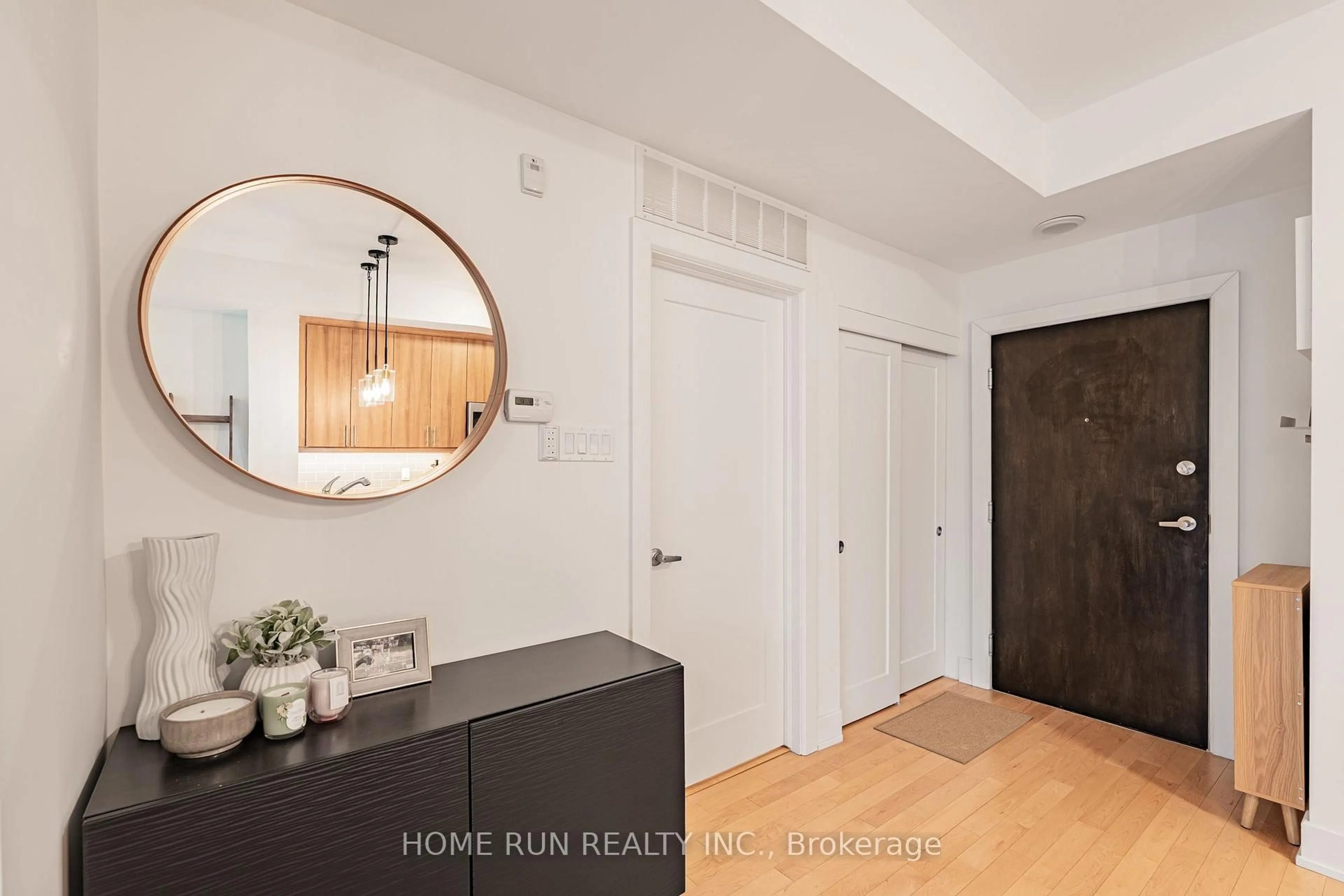 Indoor entryway for 615 Longfields Dr #312, Ottawa Ontario K2J 6J3