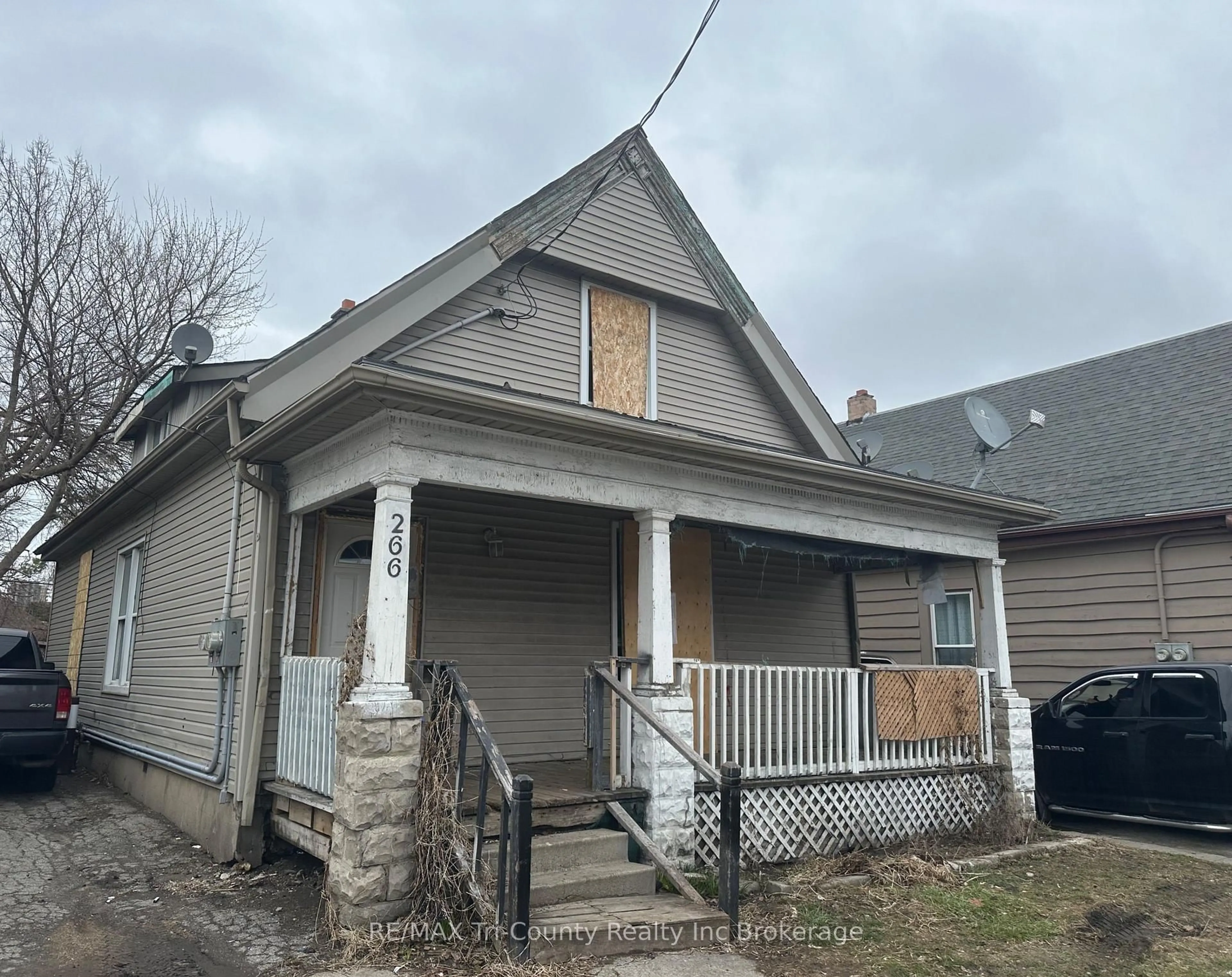 Unknown for 266 Hamilton Rd, London East Ontario N5Z 1R3