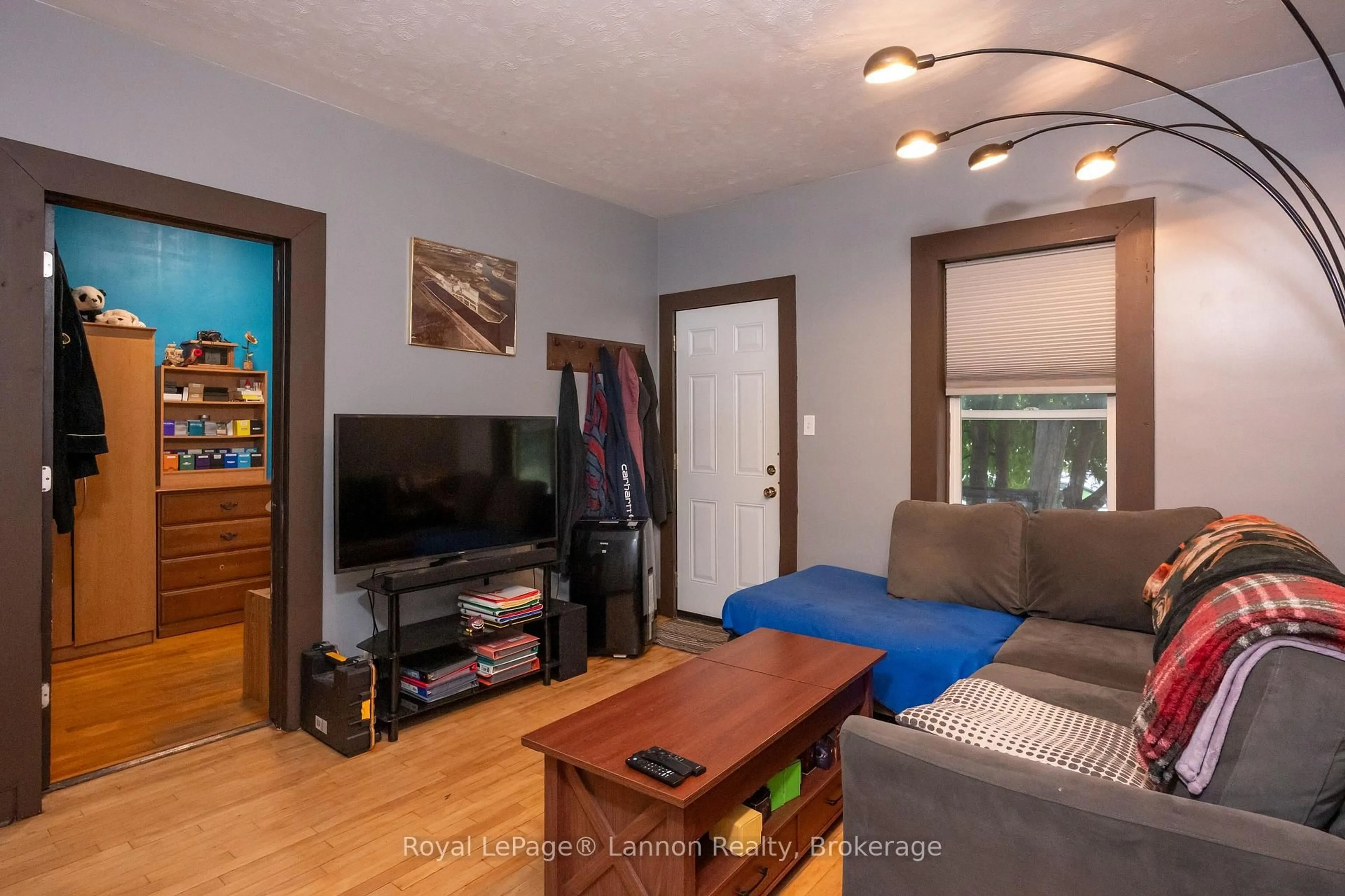 Living room with furniture, wood/laminate floor for 1009 Alexandra St, Thunder Bay Ontario P7C 3G6