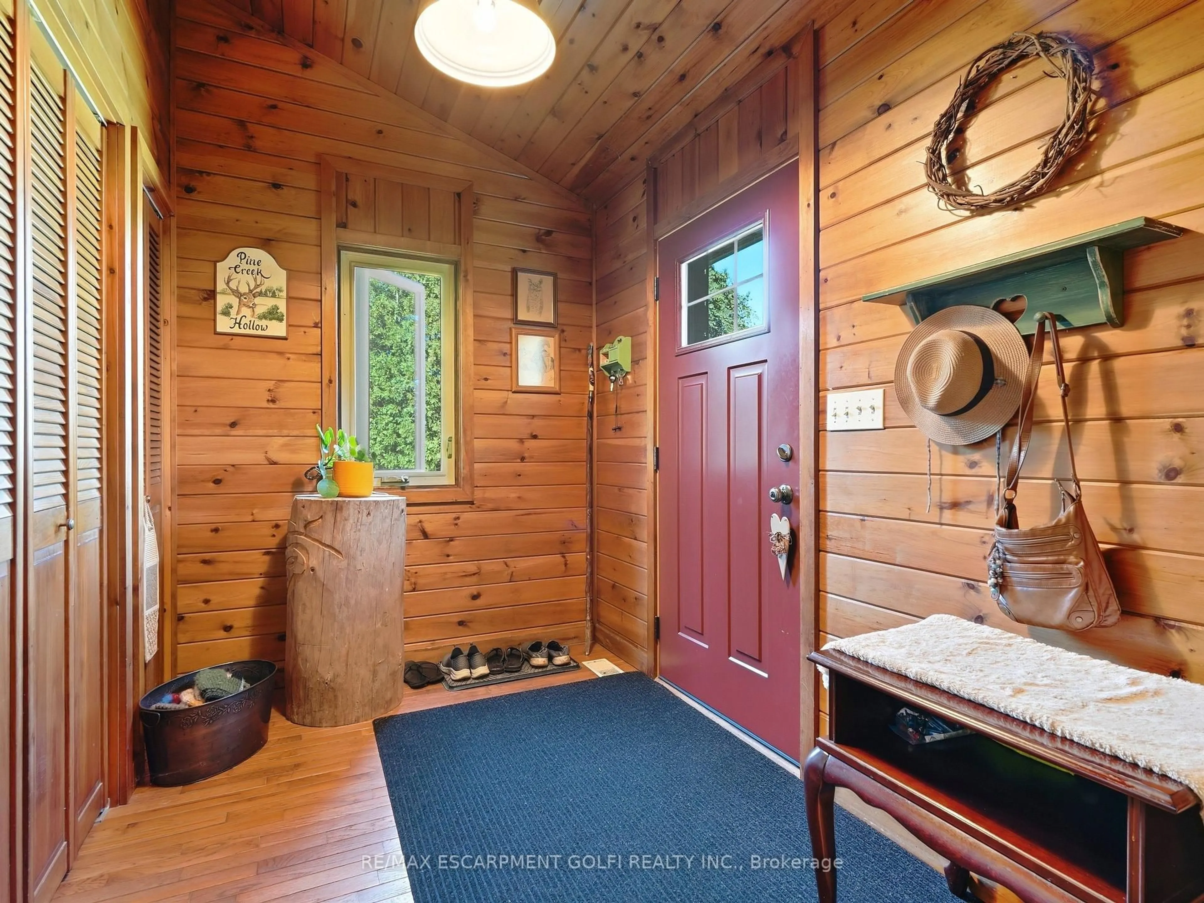 Indoor entryway for 2751 Nigh Rd, Fort Erie Ontario L0S 1N0