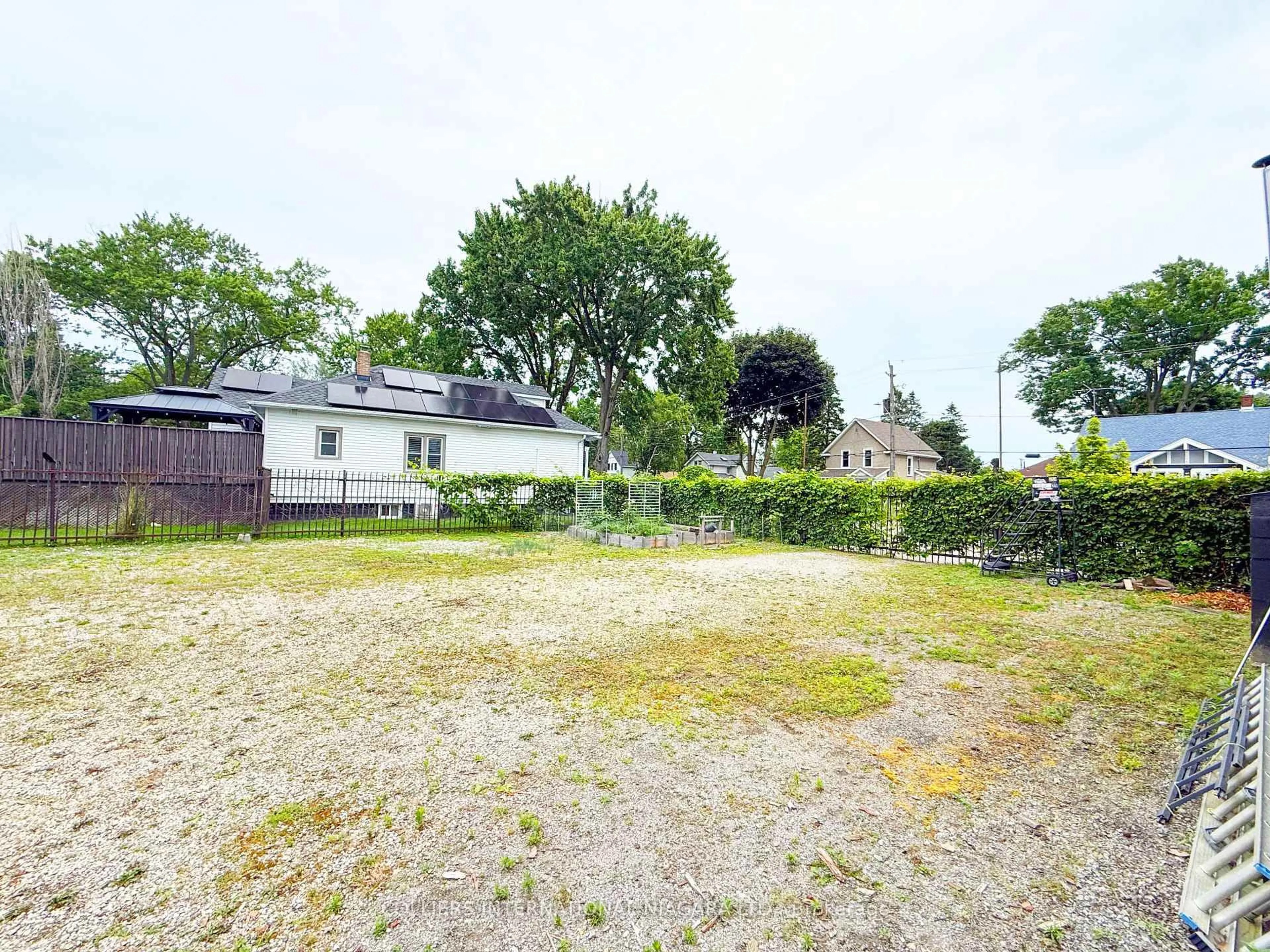A pic from outside/outdoor area/front of a property/back of a property/a pic from drone, street for 212 Mellanby Ave, Port Colborne Ontario L3K 2L9