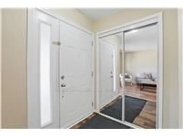 94 WENDOVER Dr, Hamilton 4