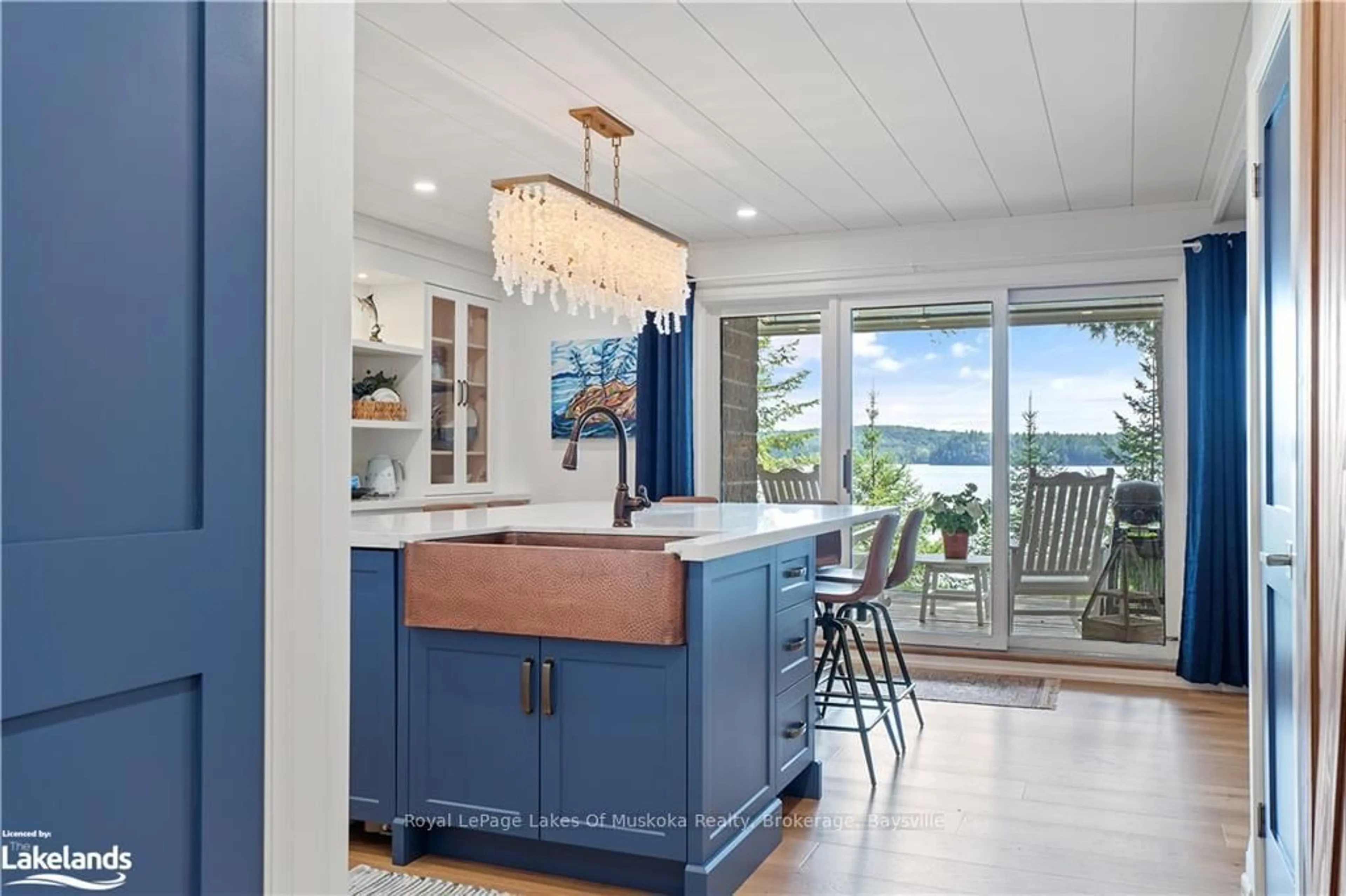 Open concept kitchen, ceramic/tile floor for 10 COVESIDE Dr #106, Huntsville Ontario P1H 1C3