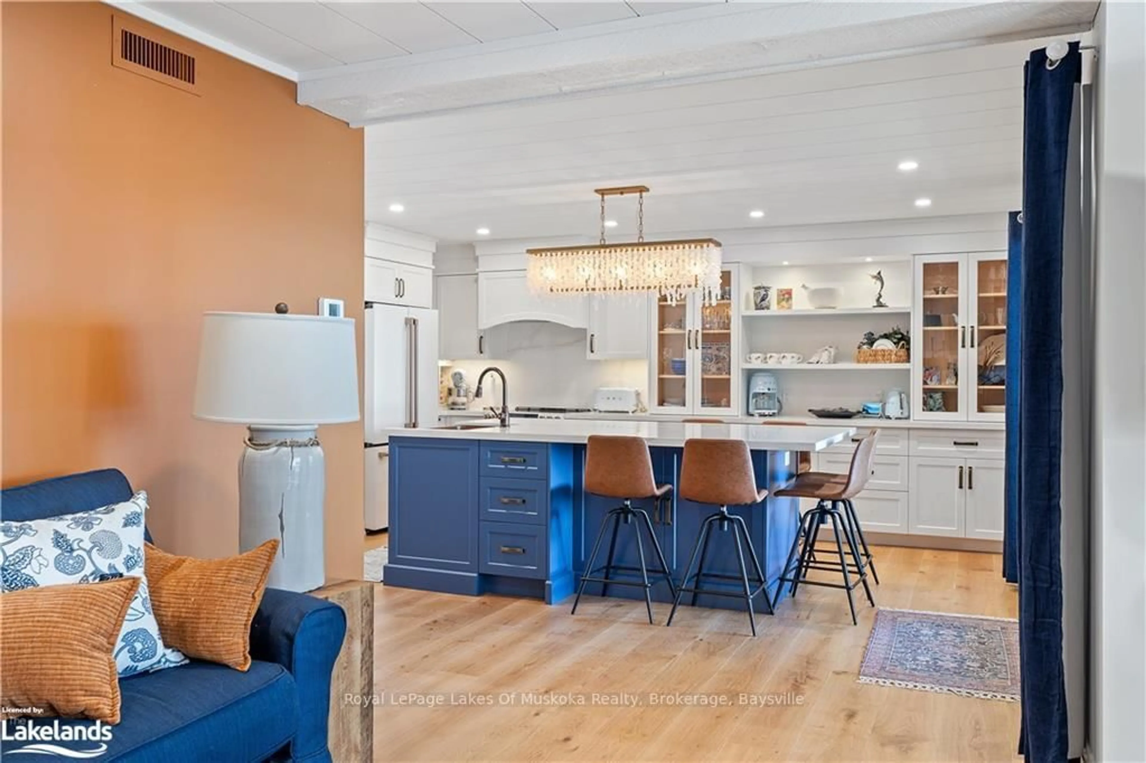 Open concept kitchen, ceramic/tile floor for 10 COVESIDE Dr #106, Huntsville Ontario P1H 1C3