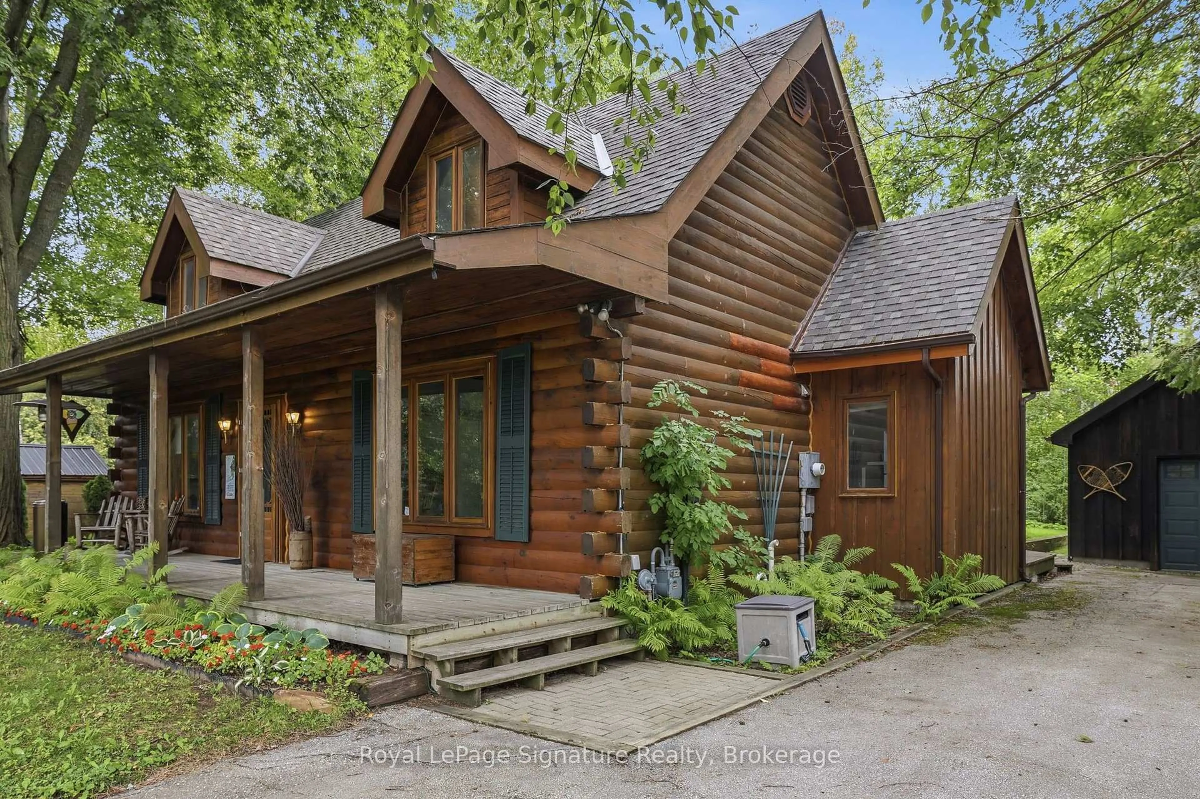 Home with brick exterior material, unknown for 200 TIMMONS St, Blue Mountains Ontario L9Y 3Z2
