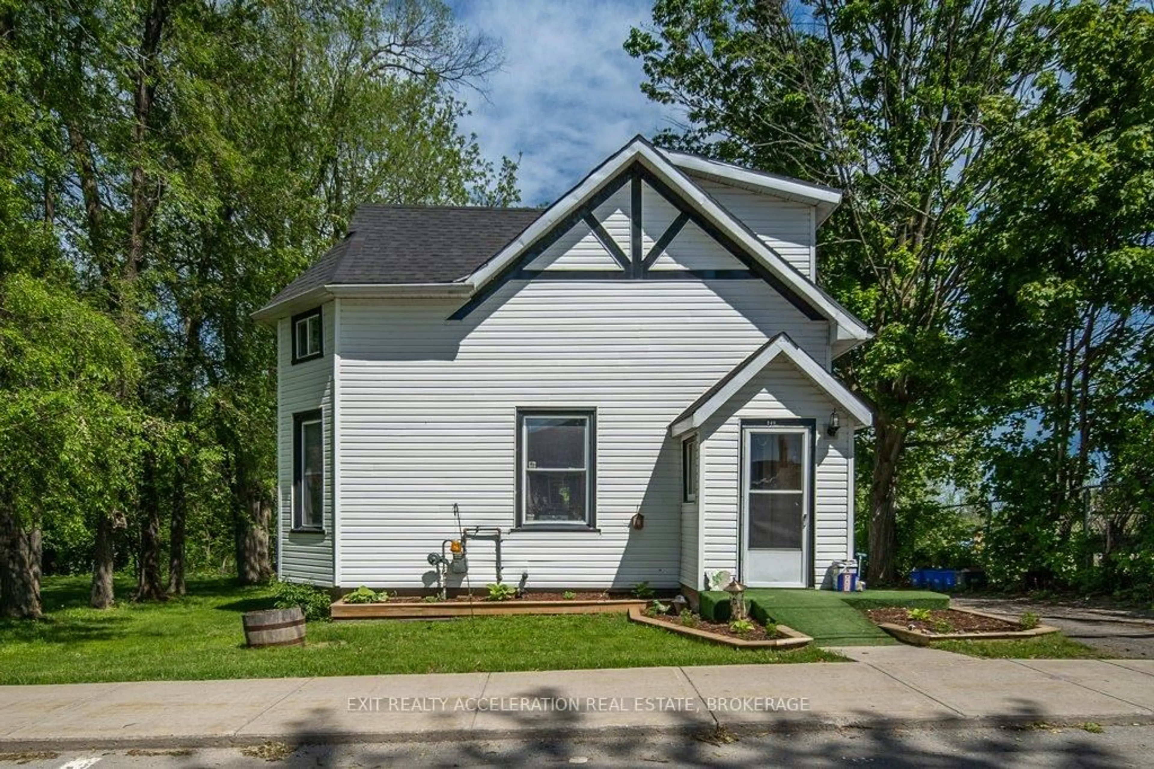 Home with vinyl exterior material, street for 349 Stanley St, Deseronto Ontario K0K 1X0