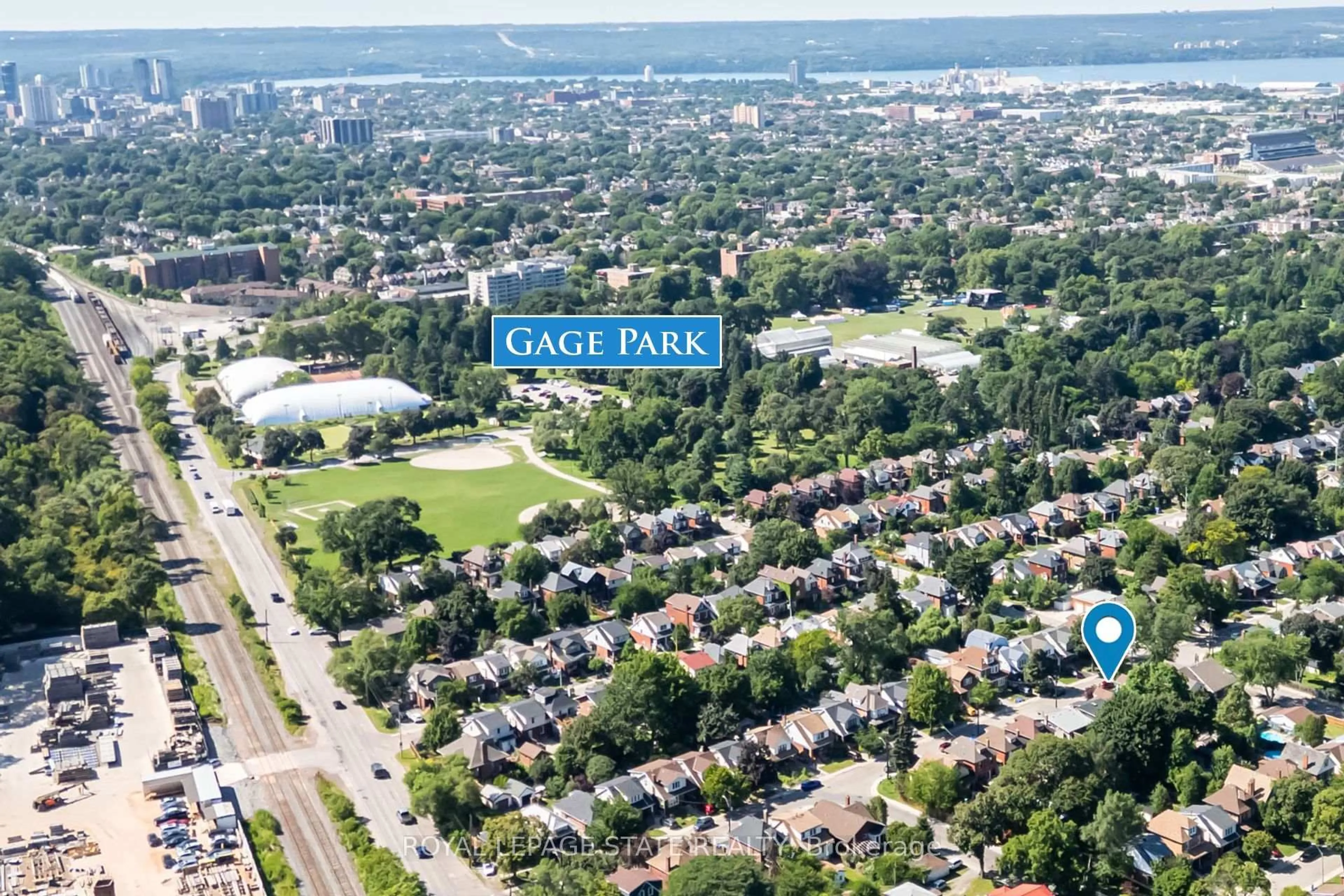 A pic from outside/outdoor area/front of a property/back of a property/a pic from drone, water/lake/river/ocean view for 175 Rosslyn Ave, Hamilton Ontario L8M 3J4