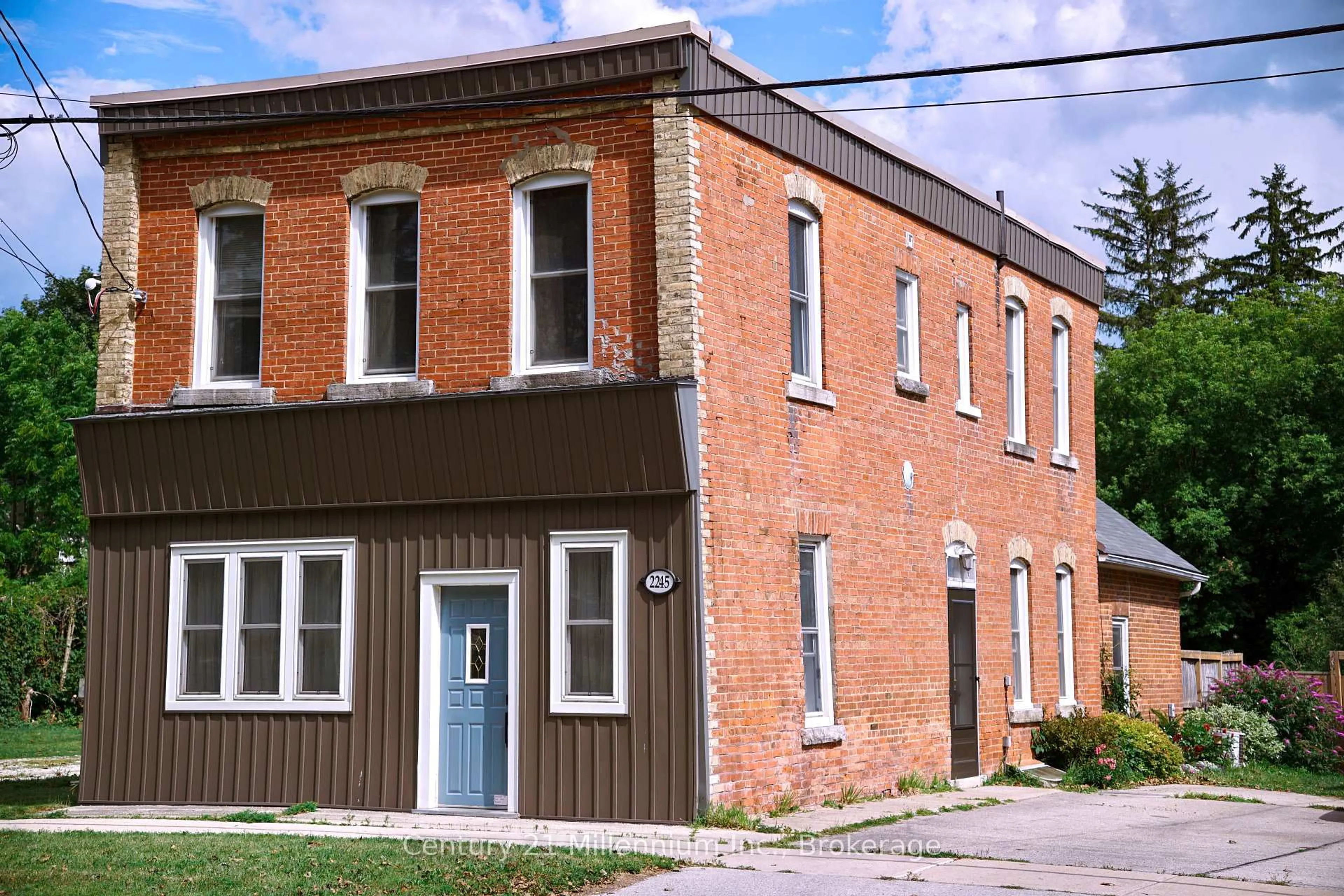 Home with brick exterior material, building for 2245 4th Ave, Owen Sound Ontario N4K 4Y7