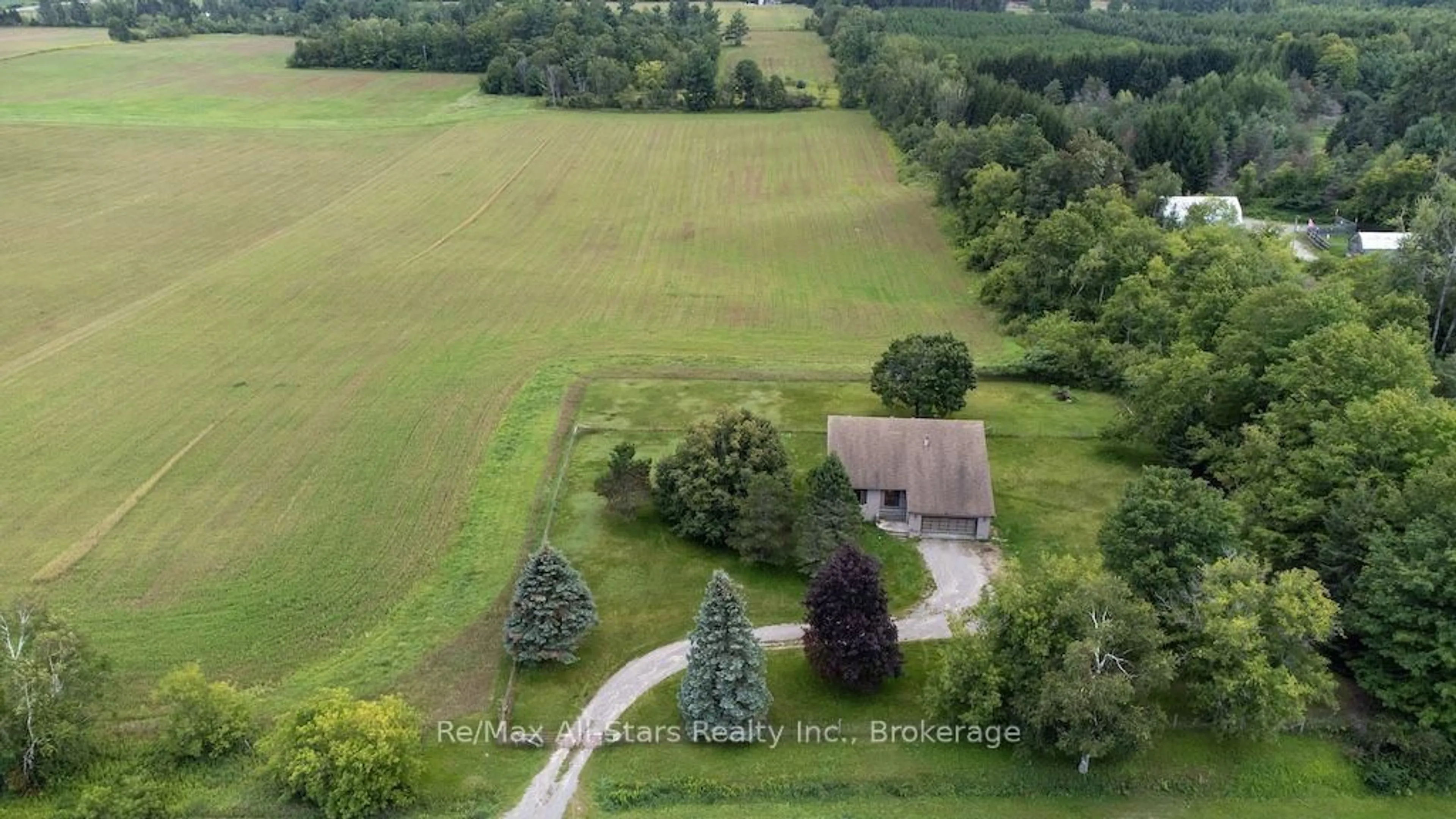 A pic from outside/outdoor area/front of a property/back of a property/a pic from drone, unknown for 286 Solanum Way, Kawartha Lakes Ontario L0A 1K0