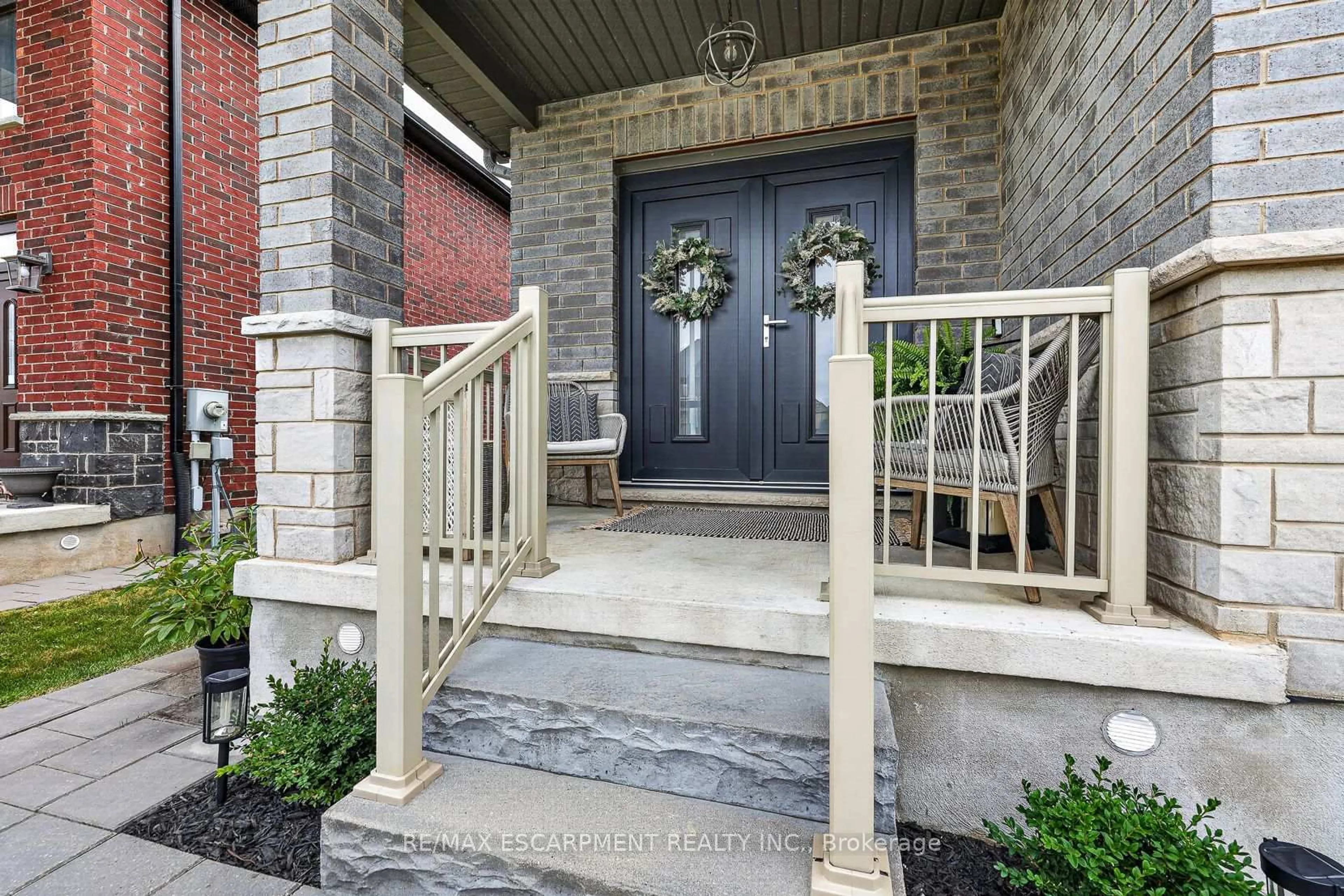 Indoor entryway for 9 Gibbons Rd, Brant Ontario N3L 0E9
