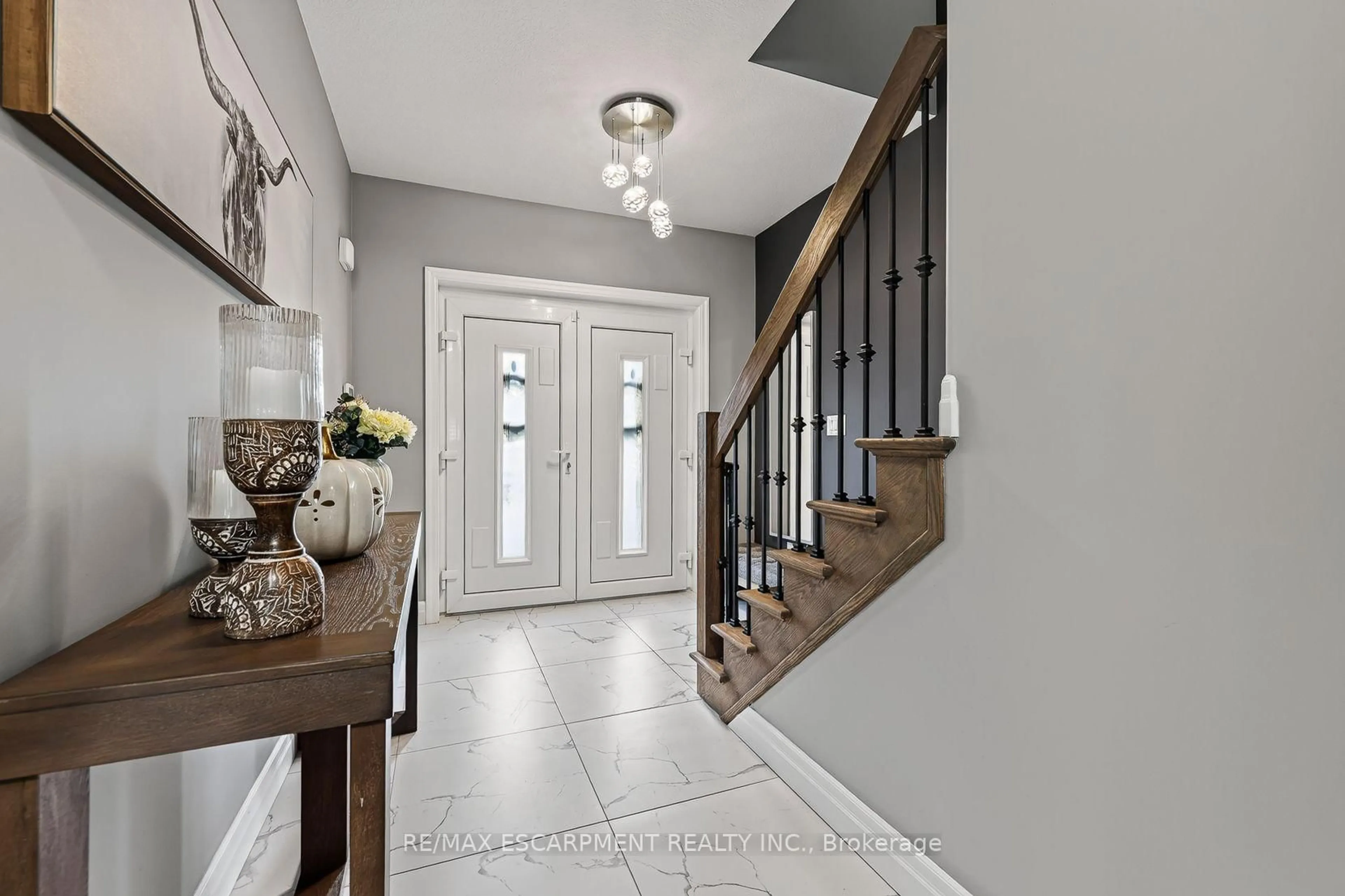 Indoor entryway for 9 Gibbons Rd, Brant Ontario N3L 0E9