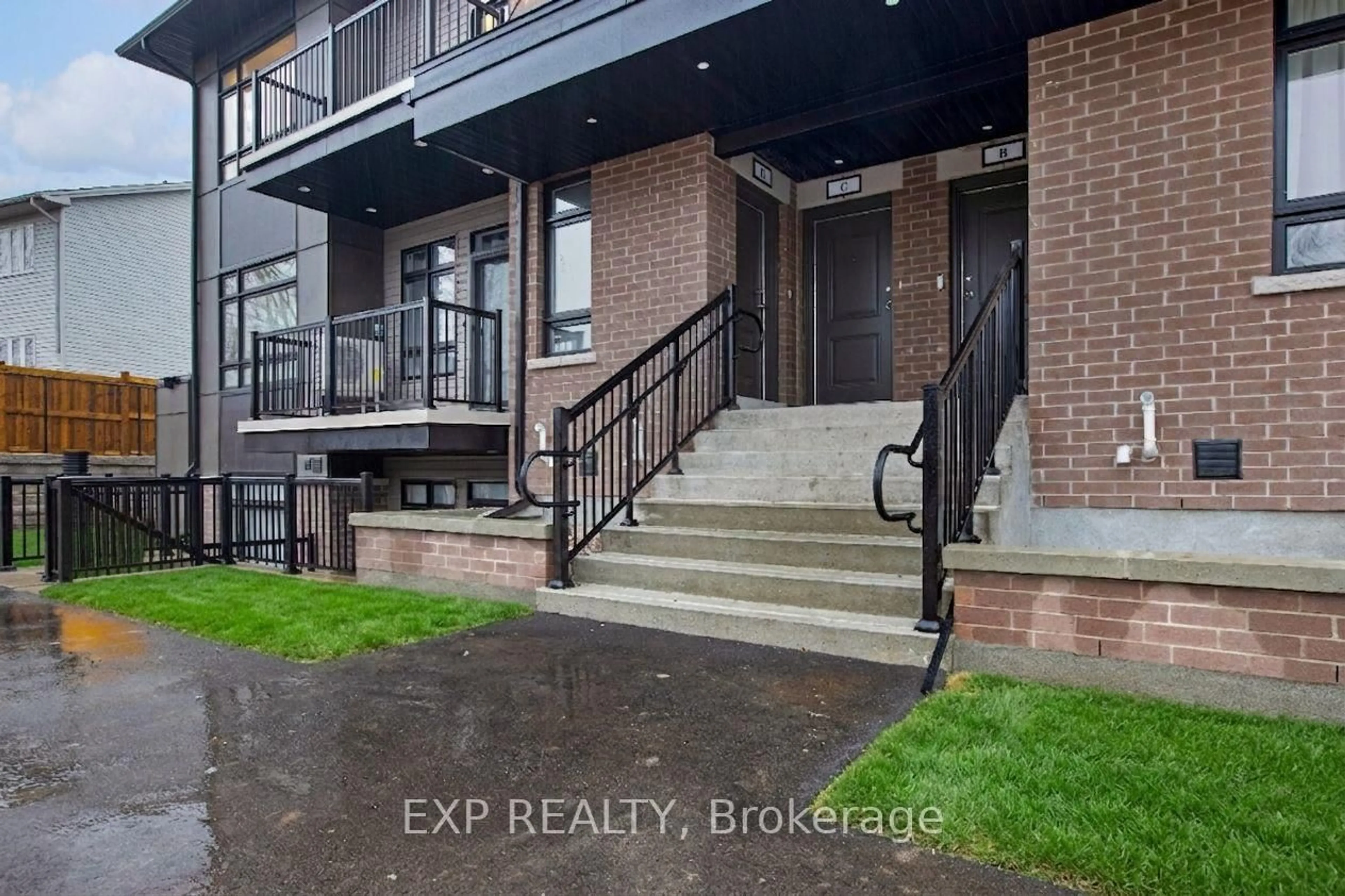 Indoor entryway for 380 ROLLING MEADOW Cres #C, Ottawa Ontario K1W 0A7