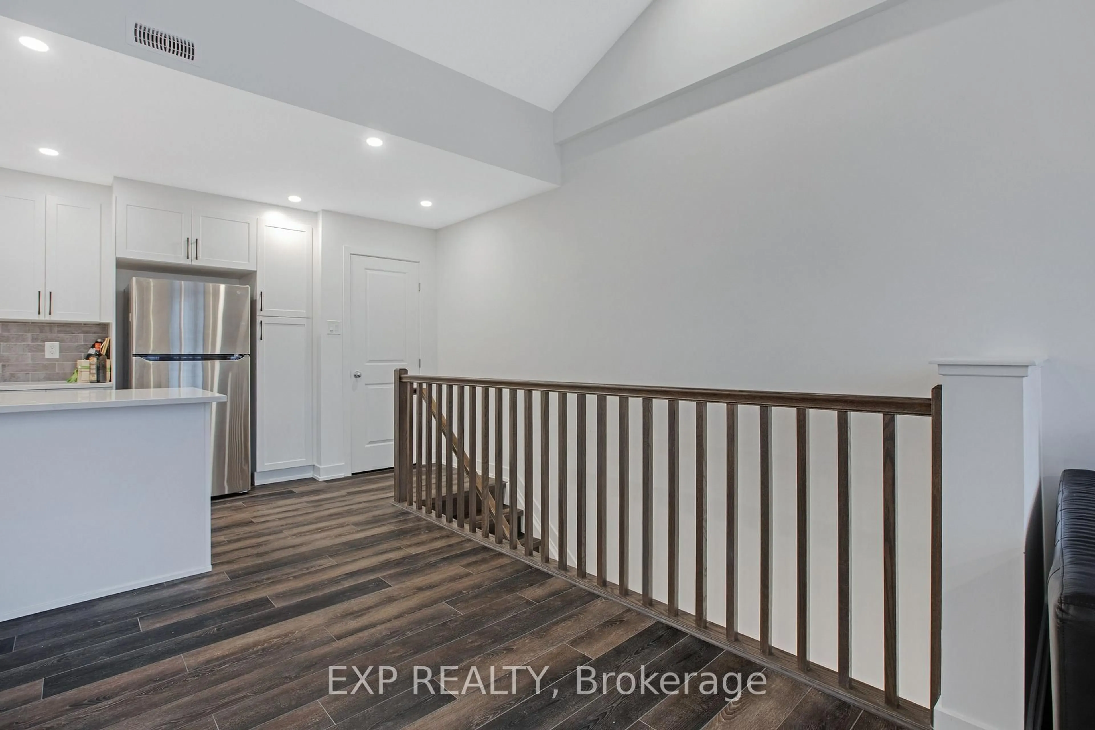 Indoor entryway for 380 ROLLING MEADOW Cres #C, Ottawa Ontario K1W 0A7