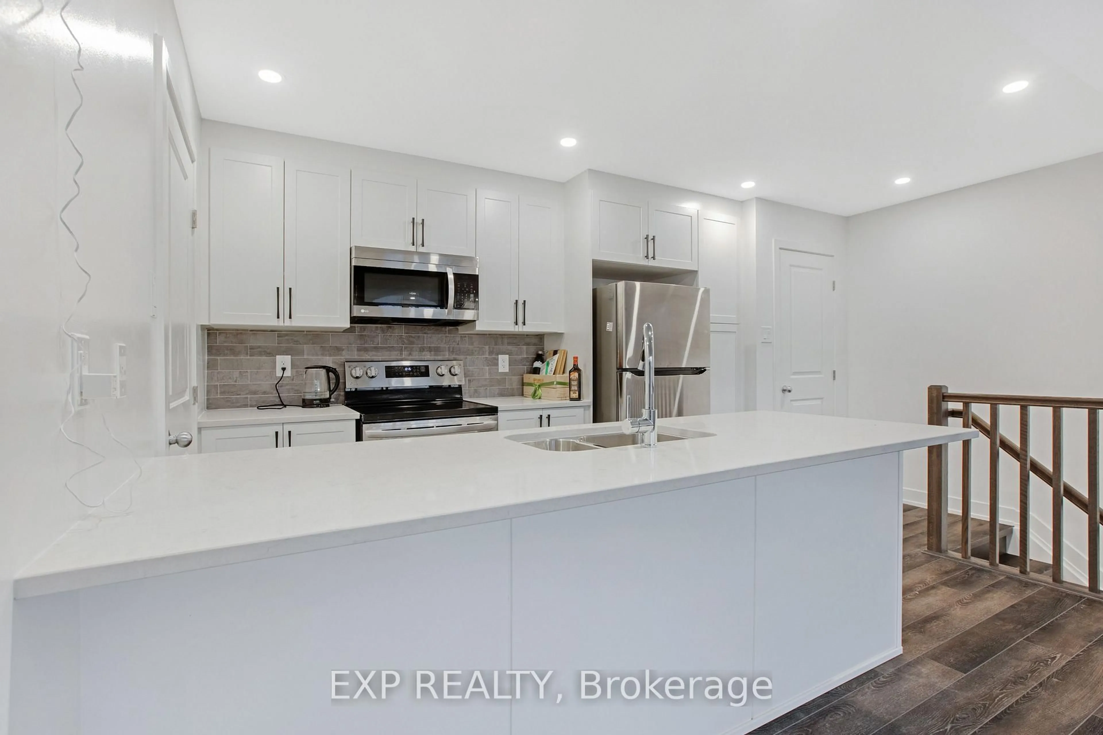 Open concept kitchen, ceramic/tile floor for 380 ROLLING MEADOW Cres #C, Ottawa Ontario K1W 0A7