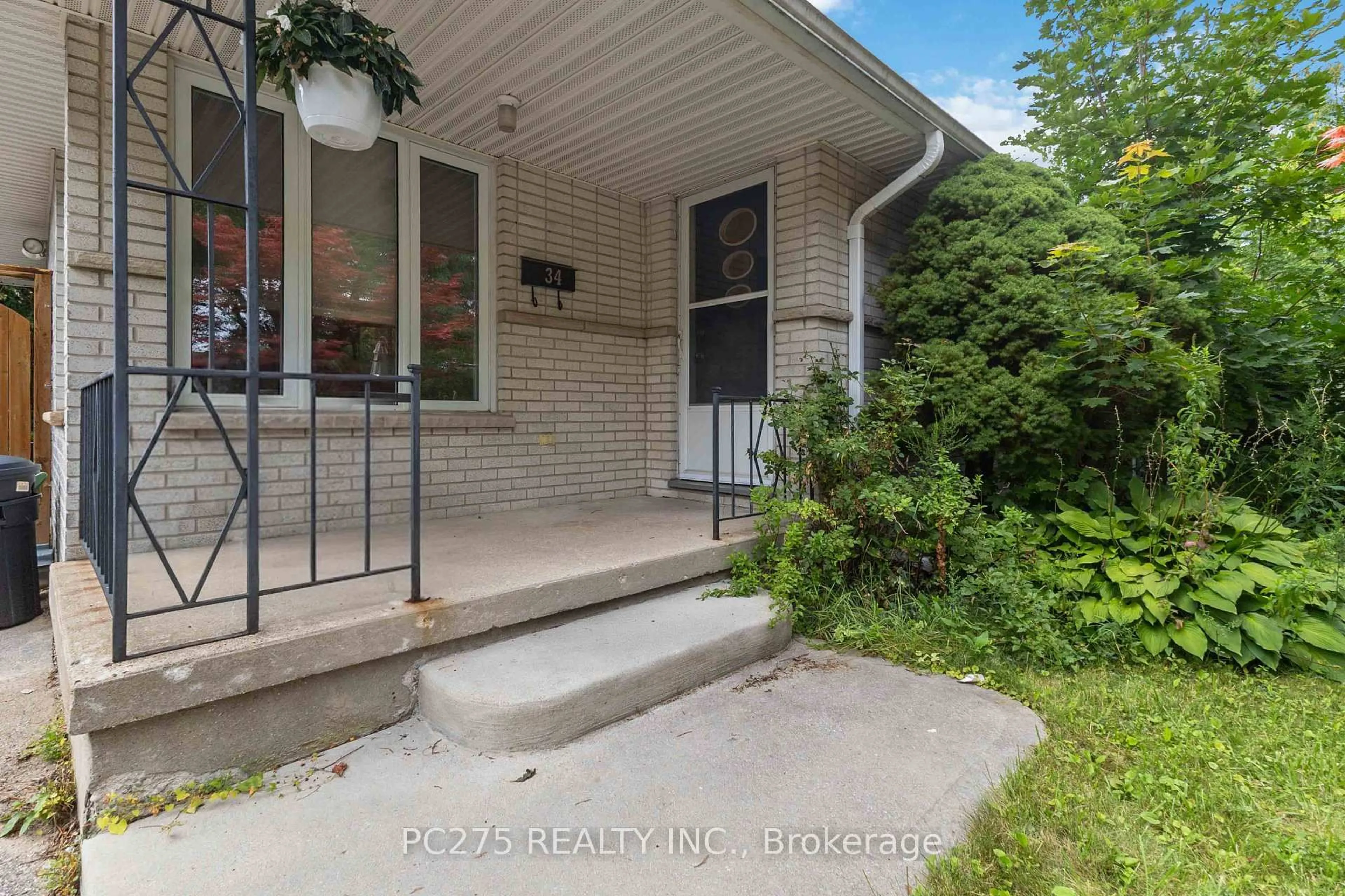 Unknown for 34 Oregon Rd, London South Ontario N5Z 4B9