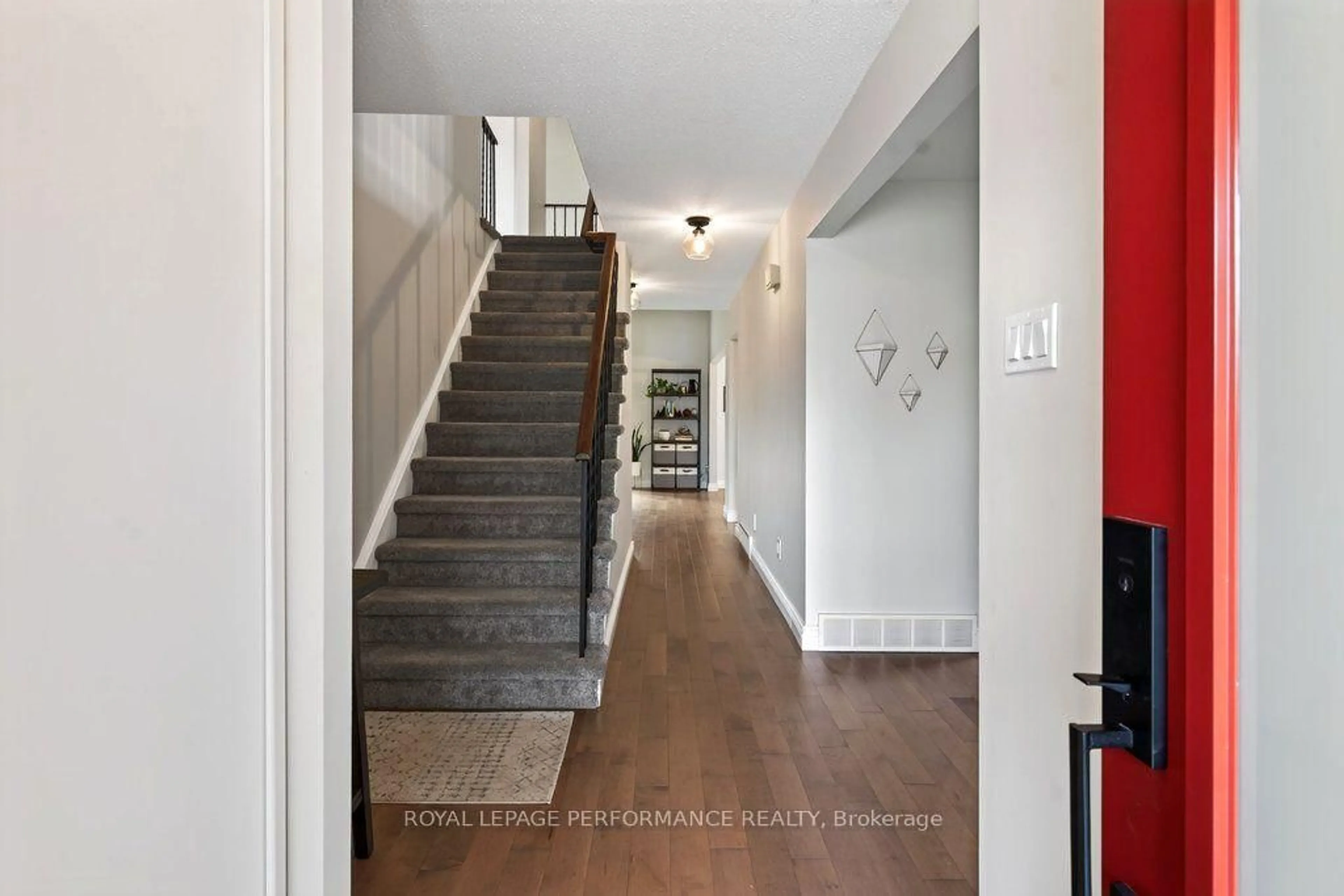 Indoor entryway for 1068 St Germain Cres, Ottawa Ontario K1C 2L8