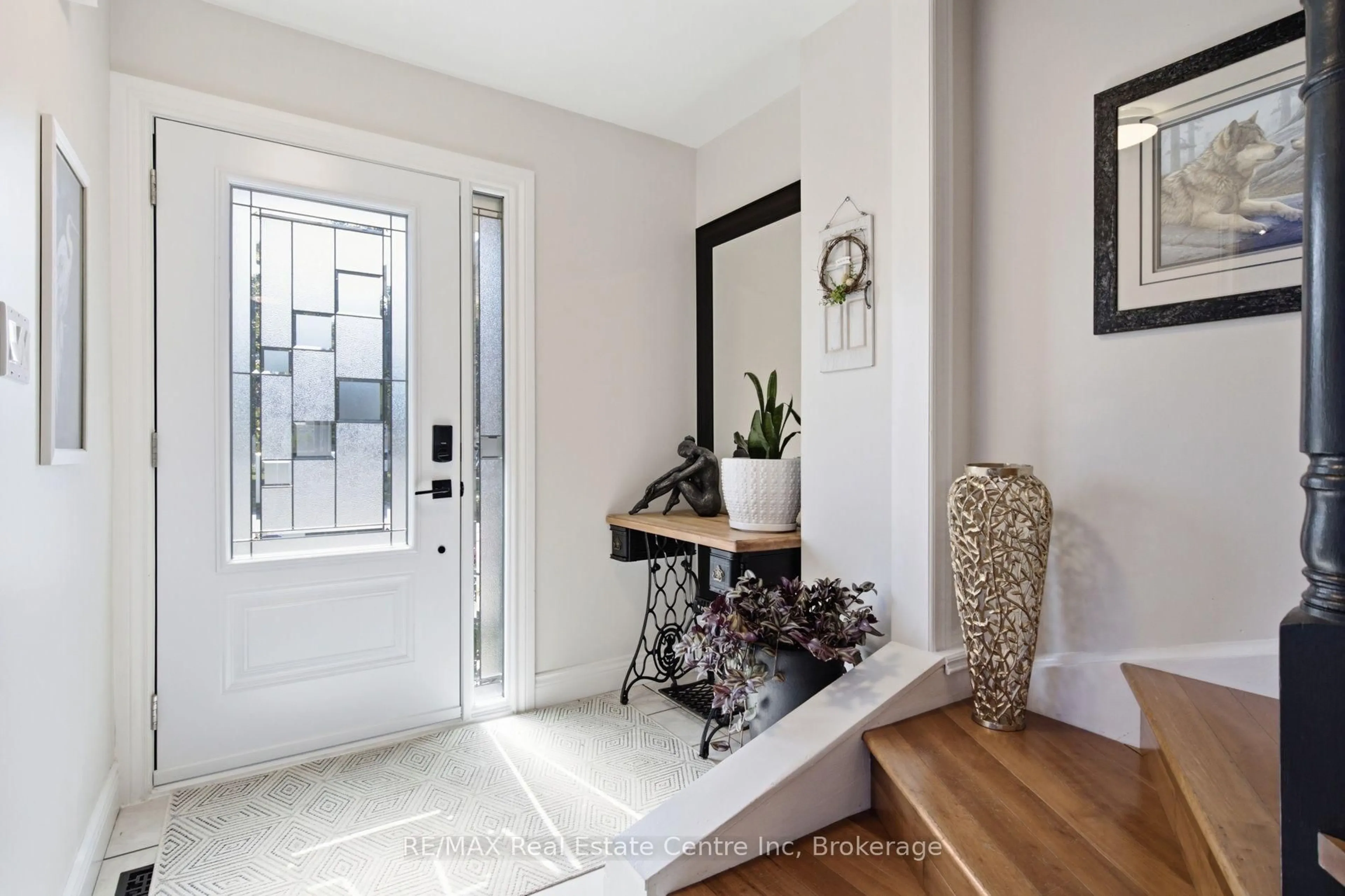 Indoor entryway for 451 Black St, Centre Wellington Ontario N1M 3M7