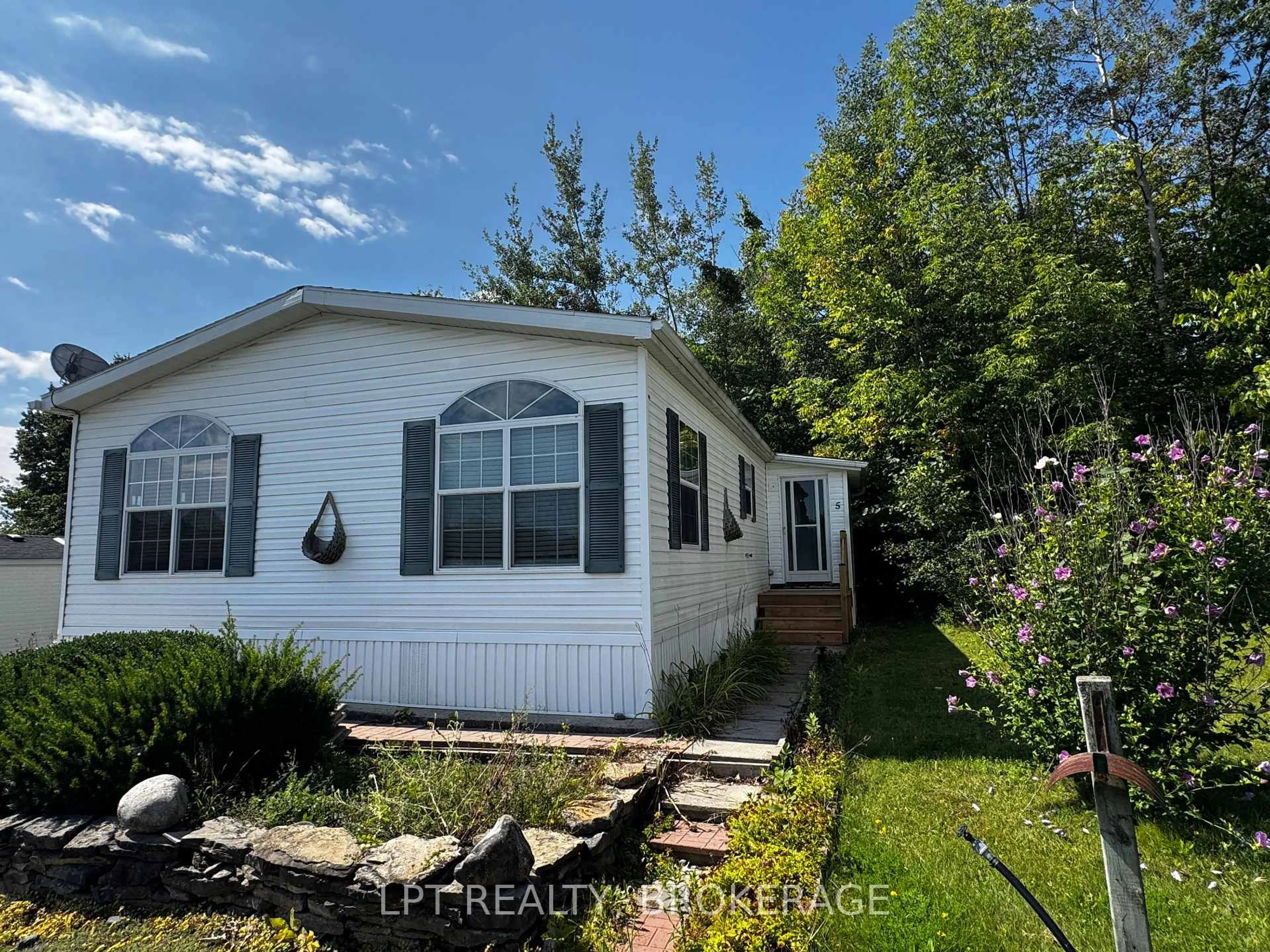 Home with vinyl exterior material, water/lake/river/ocean view for 152 Concession Road 11 W Rd #5, Trent Hills Ontario K0L 1Y0