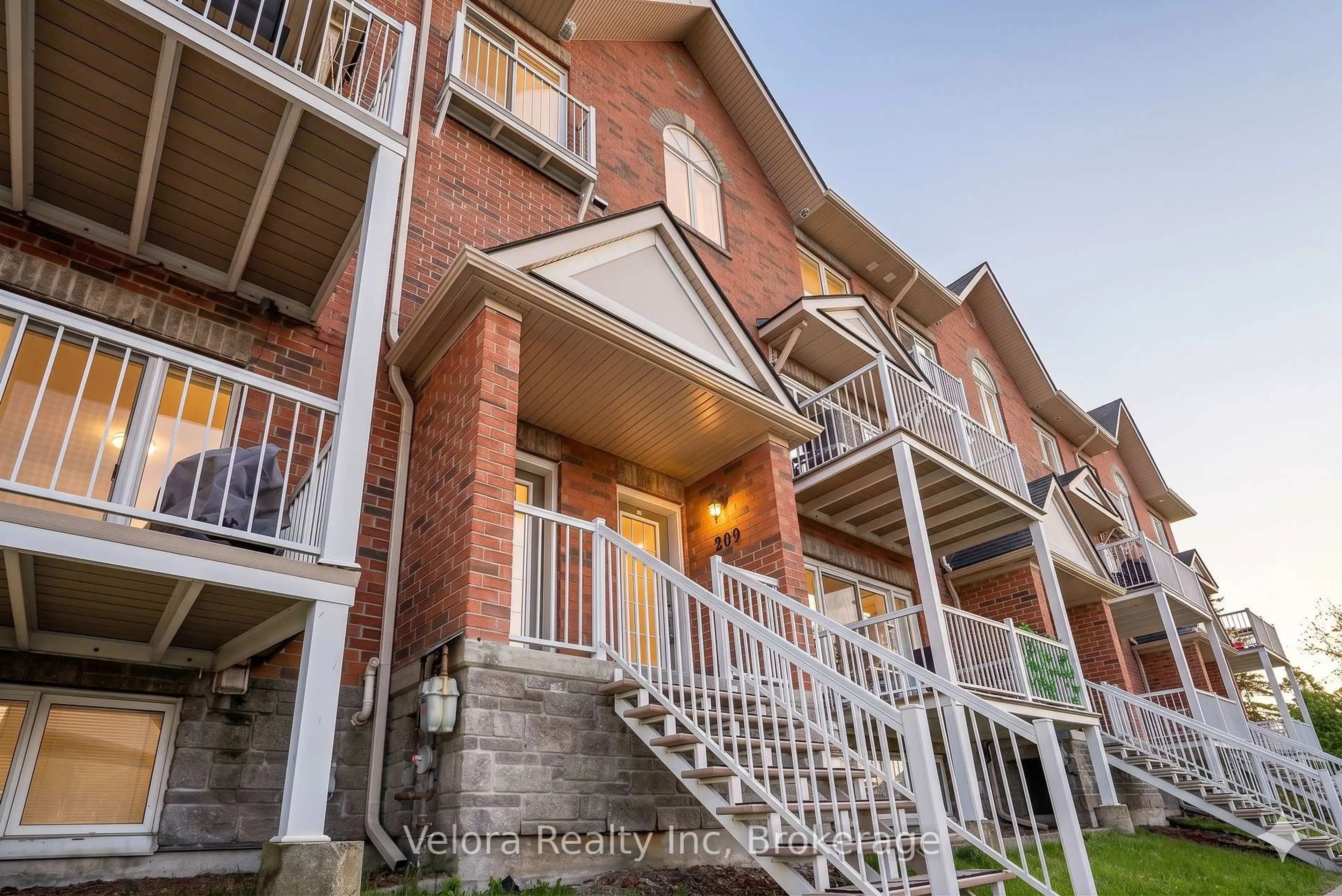Unknown for 3275 Saint Joseph Blvd #209, Ottawa Ontario K1E 3Y3