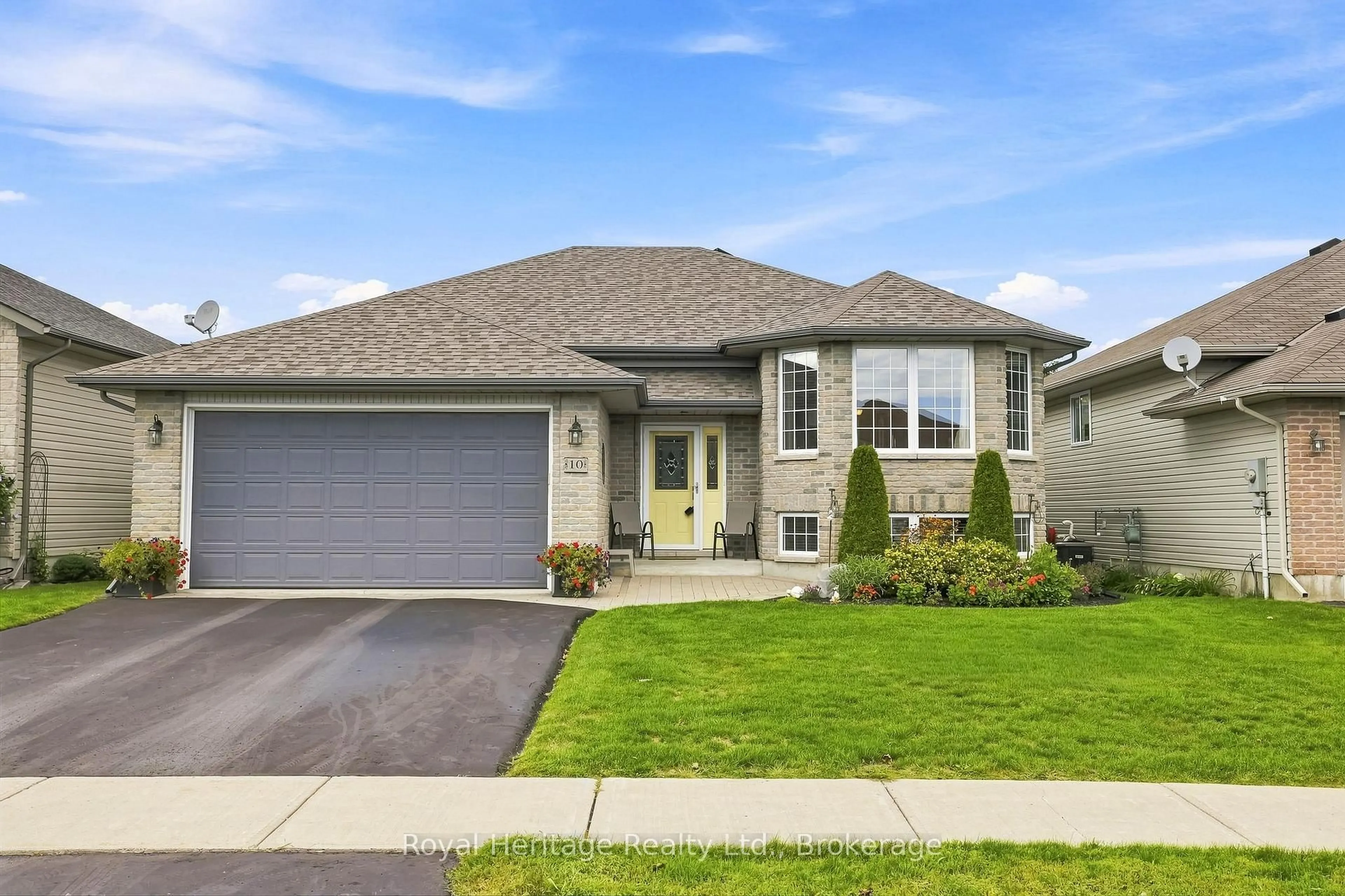 Home with vinyl exterior material, street for 10 Fox Den Dr, Brighton Ontario K0K 1H0