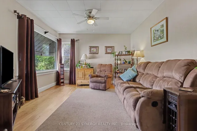 30 James St, Smiths Falls 5