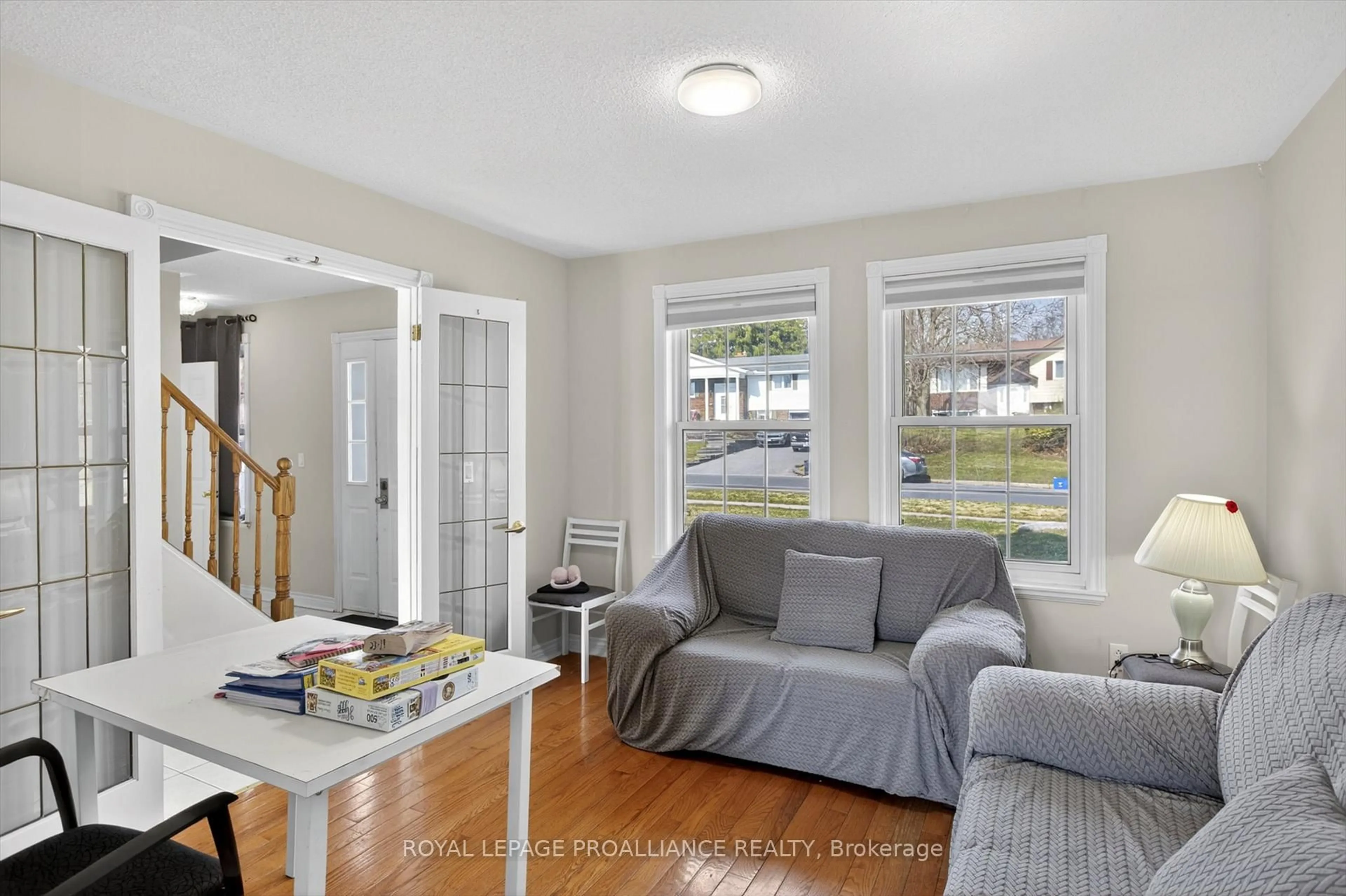 Living room with furniture, unknown for 1539 Cherryhill Rd, Peterborough Ontario K9K 1A7