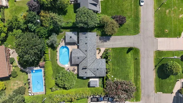 5569 South River Dr, Manotick 2