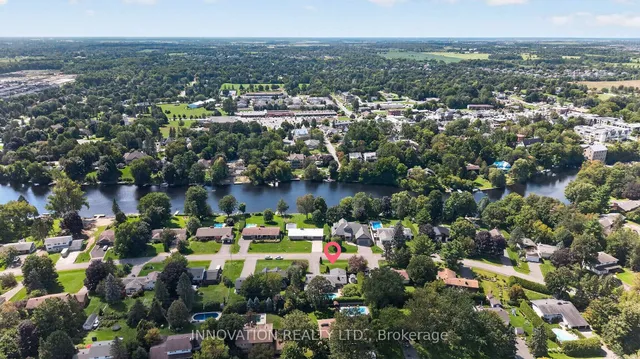 5569 South River Dr, Manotick 5