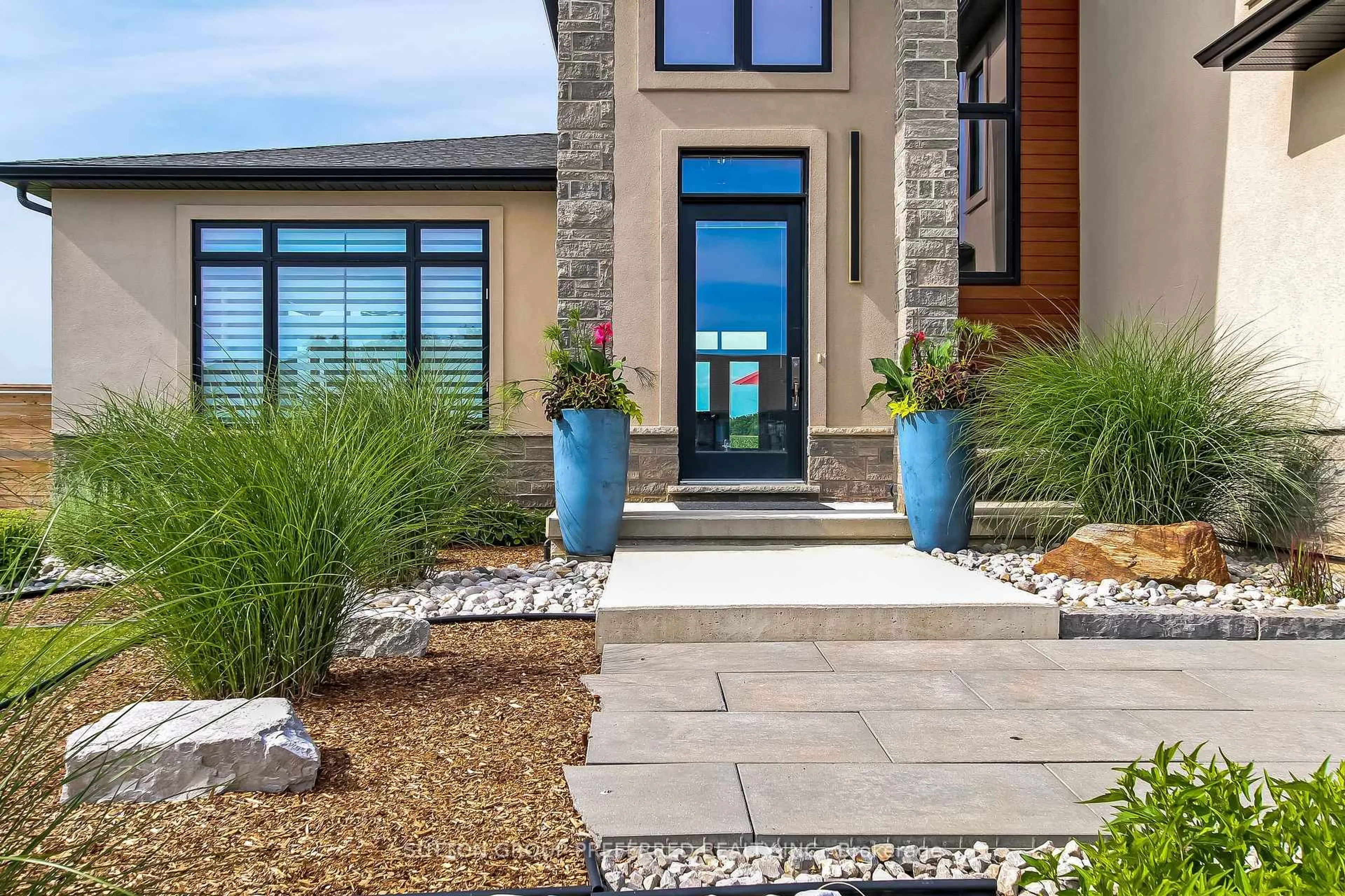 Indoor entryway for 12 Grogast Crt, Adelaide Metcalfe Ontario N7G 3H8