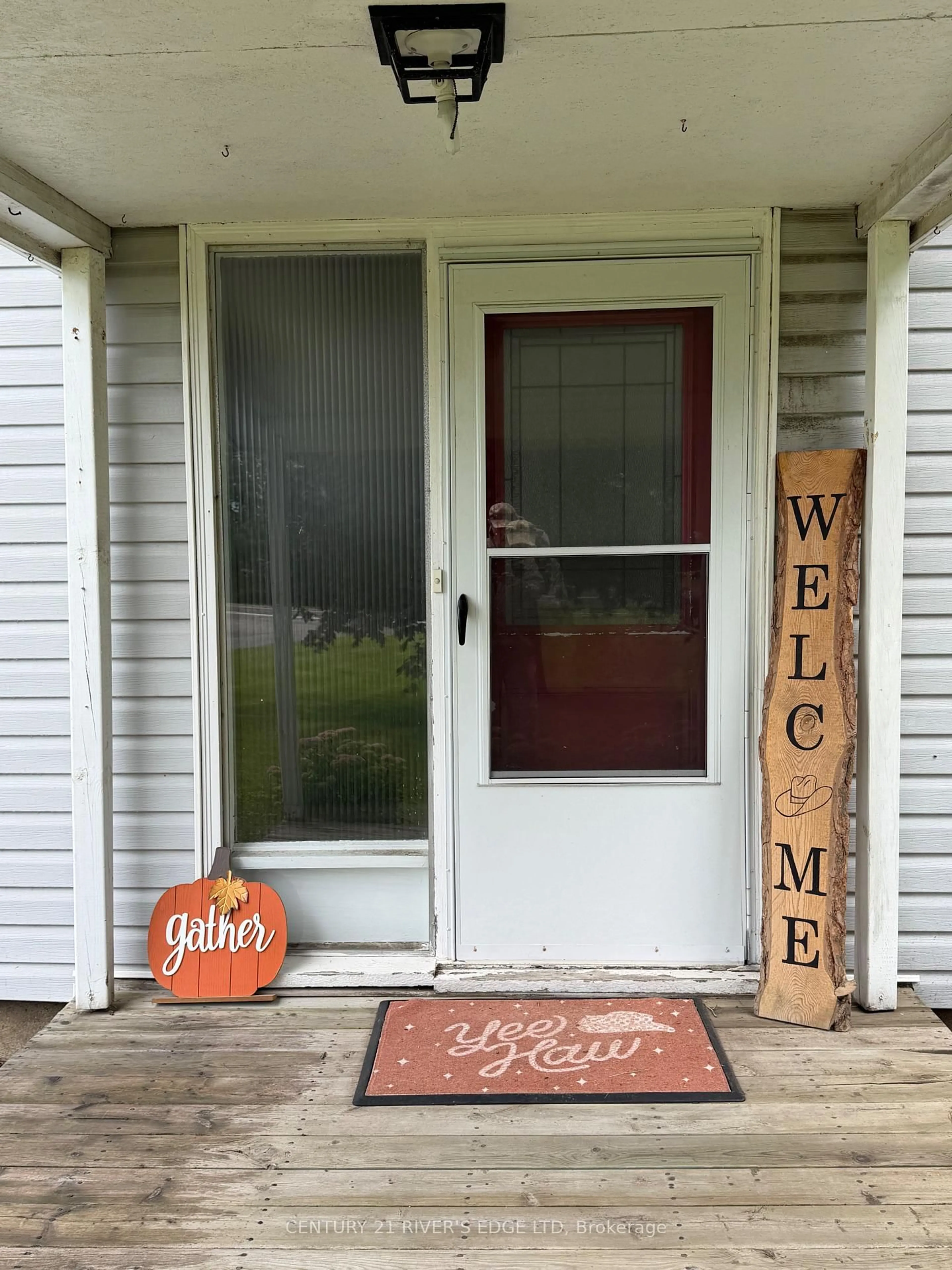 Indoor entryway for 7009 County Rd 29 Rd, Elizabethtown-Kitley Ontario K6V 5T4
