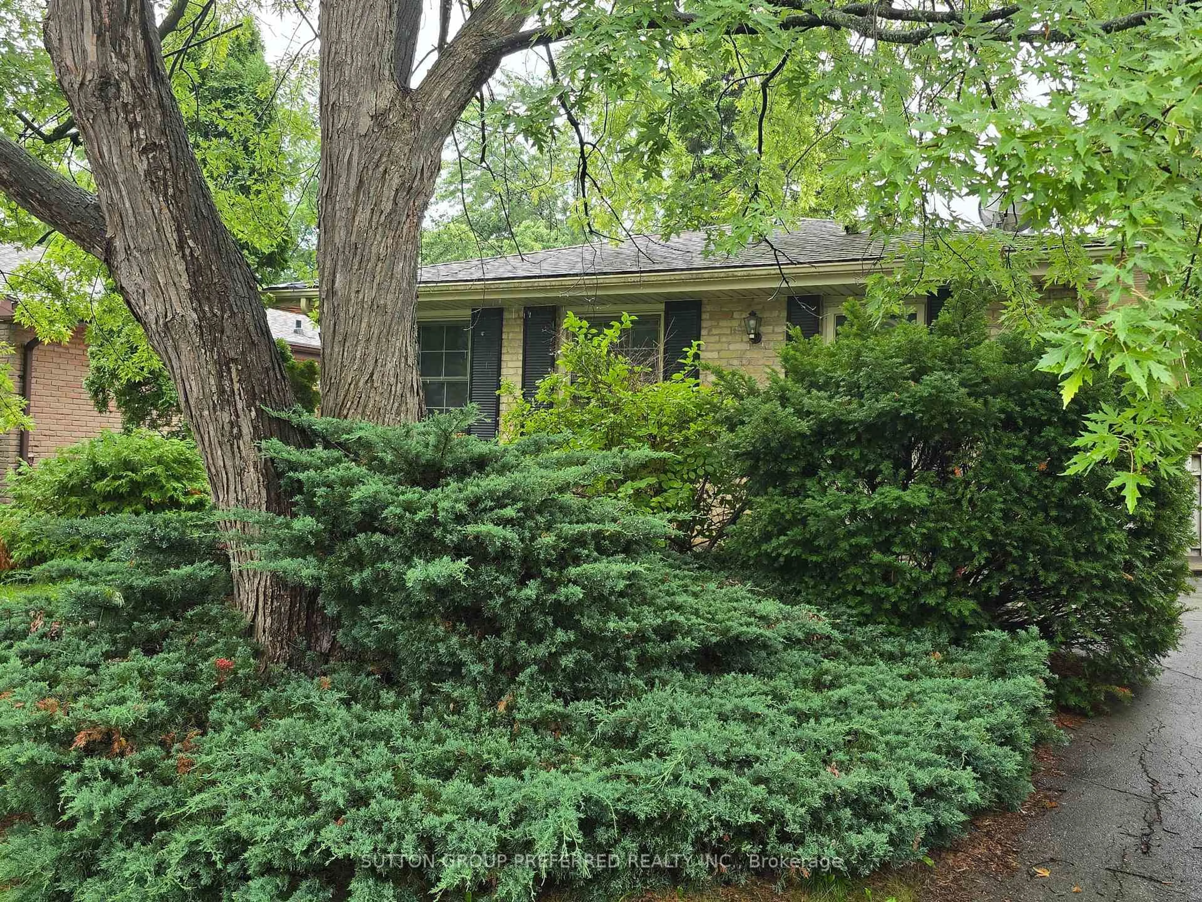 Unknown for 383 Ferndale Ave, London South Ontario N6C 2Y9