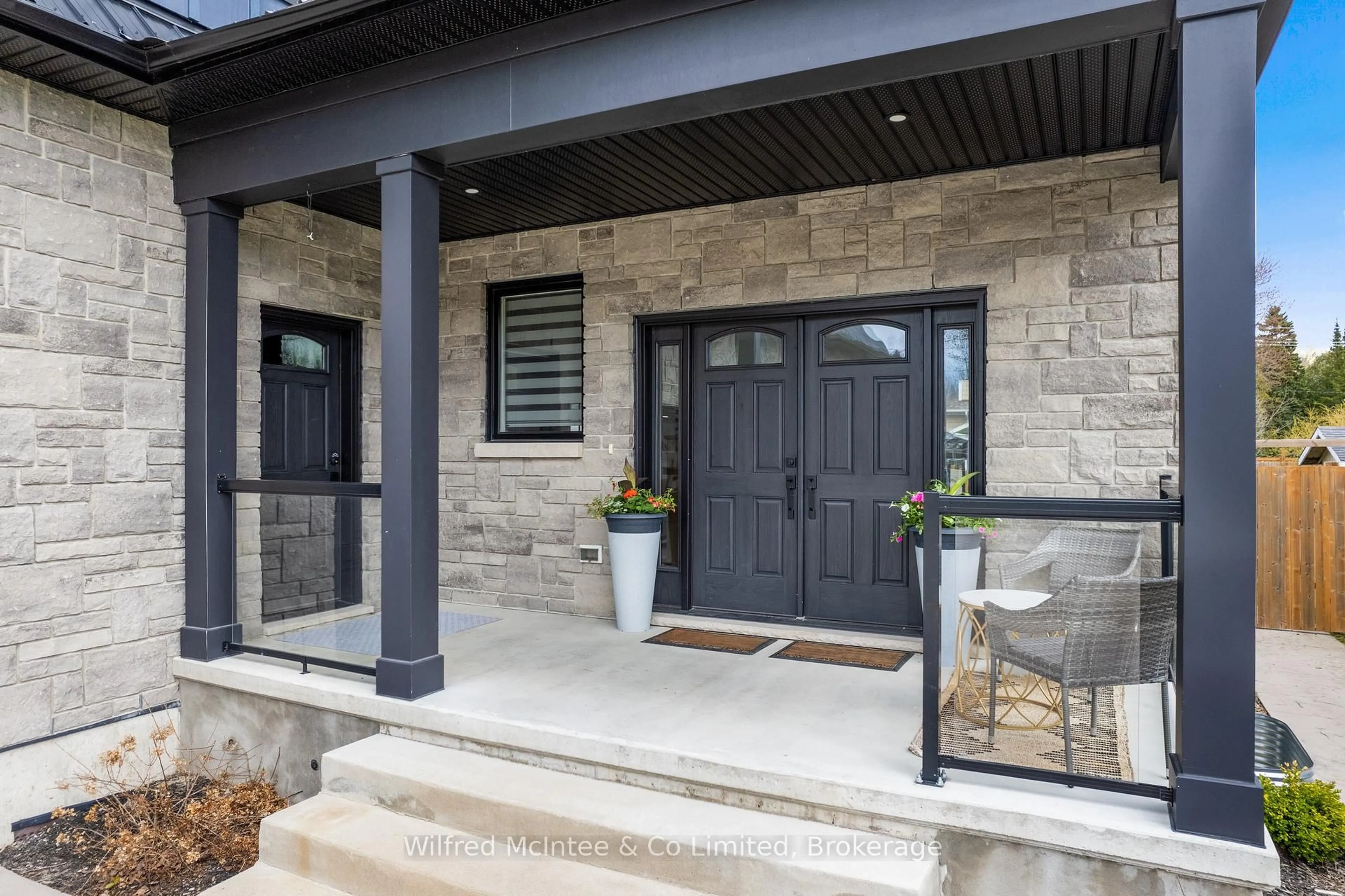 Indoor entryway for 107 Ottawa Ave, Saugeen Shores Ontario N0H 2L0