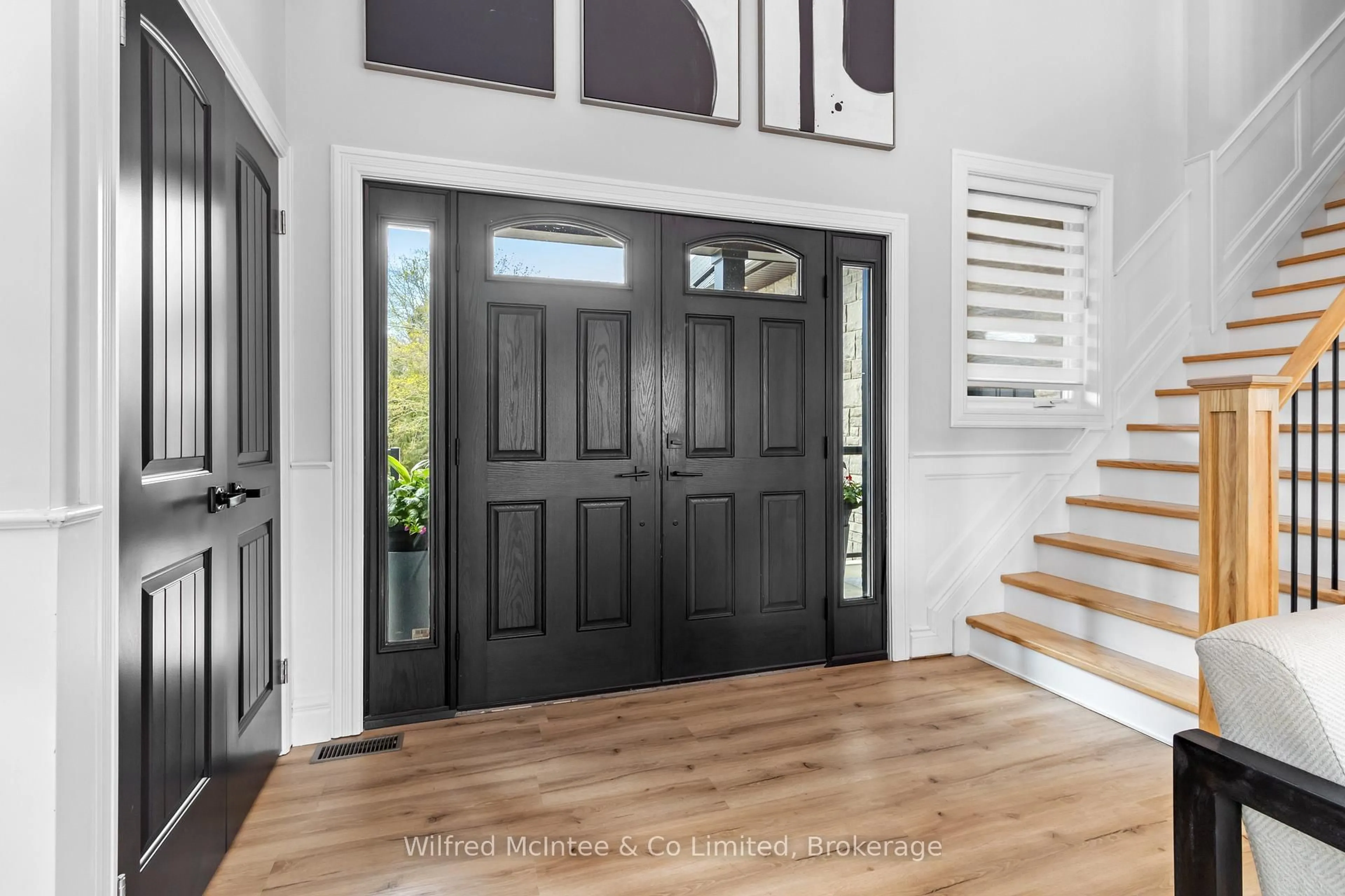 Indoor entryway for 107 Ottawa Ave, Saugeen Shores Ontario N0H 2L0