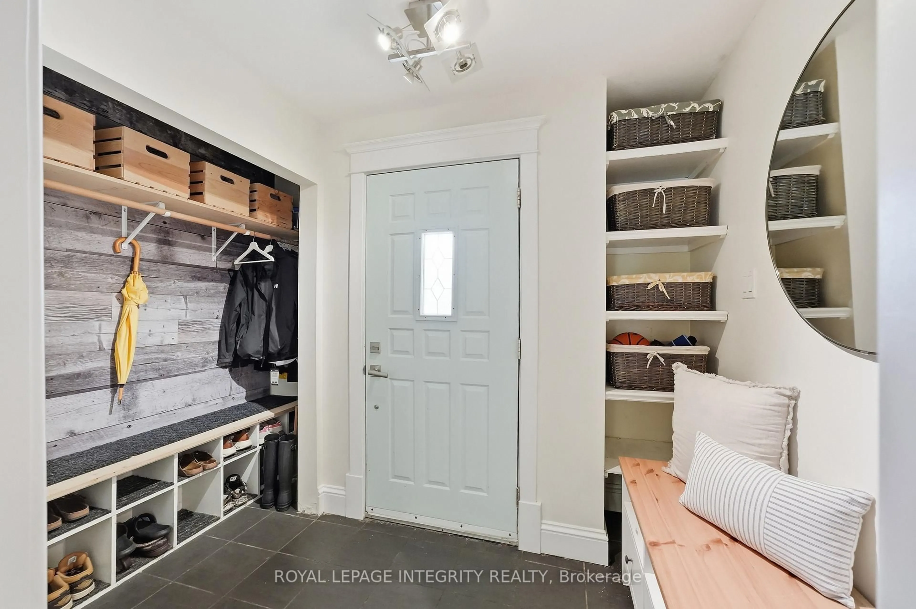 Indoor entryway for 61 Fentiman Ave, Ottawa Ontario K1S 0T5