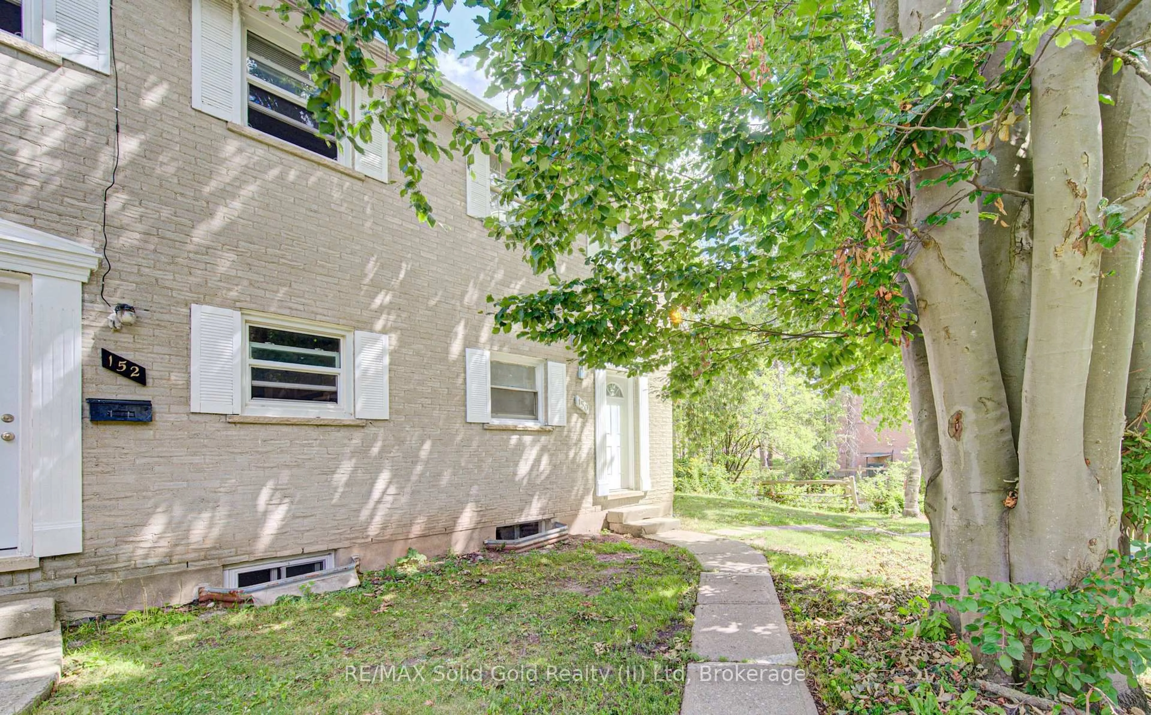 Patio, street for 150 Westcourt Pl, Waterloo Ontario N2L 2R7