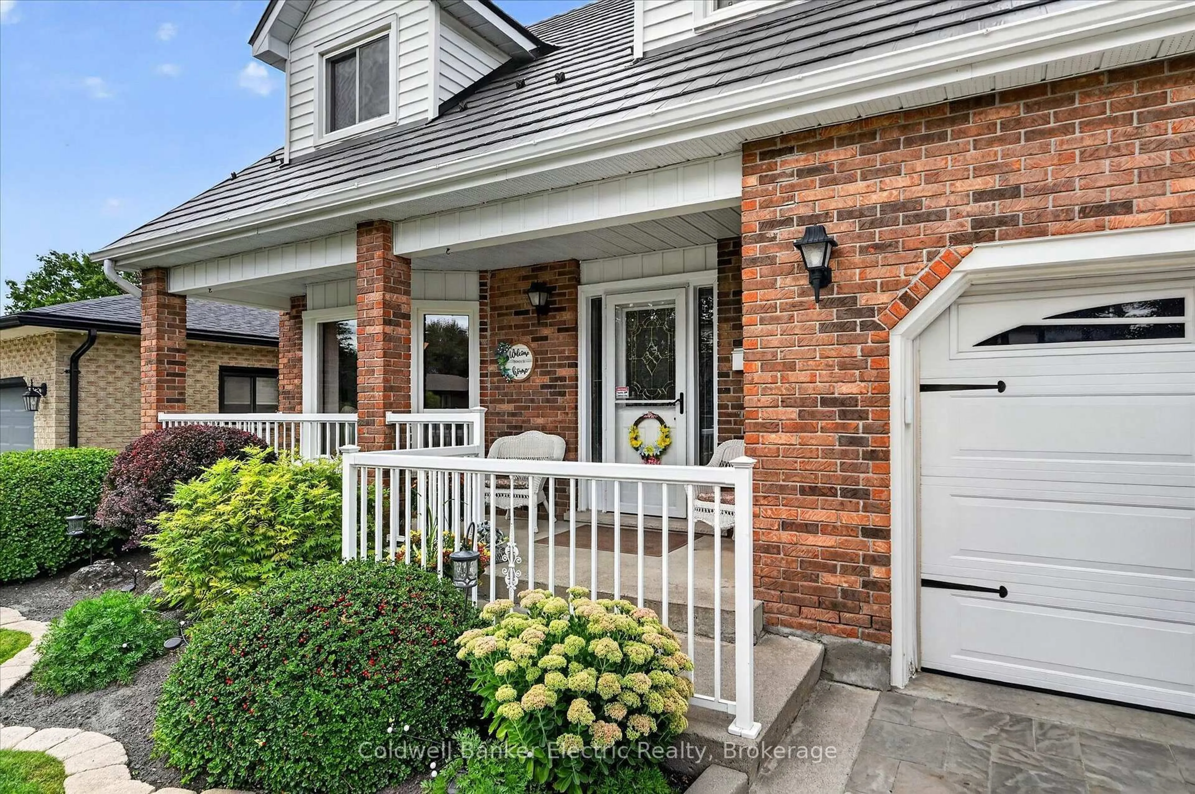 Home with brick exterior material, street for 948 Smithside Crt, Peterborough Ontario K9J 8E2