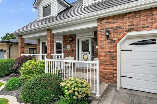 948 Smithside Crt, Peterborough 3