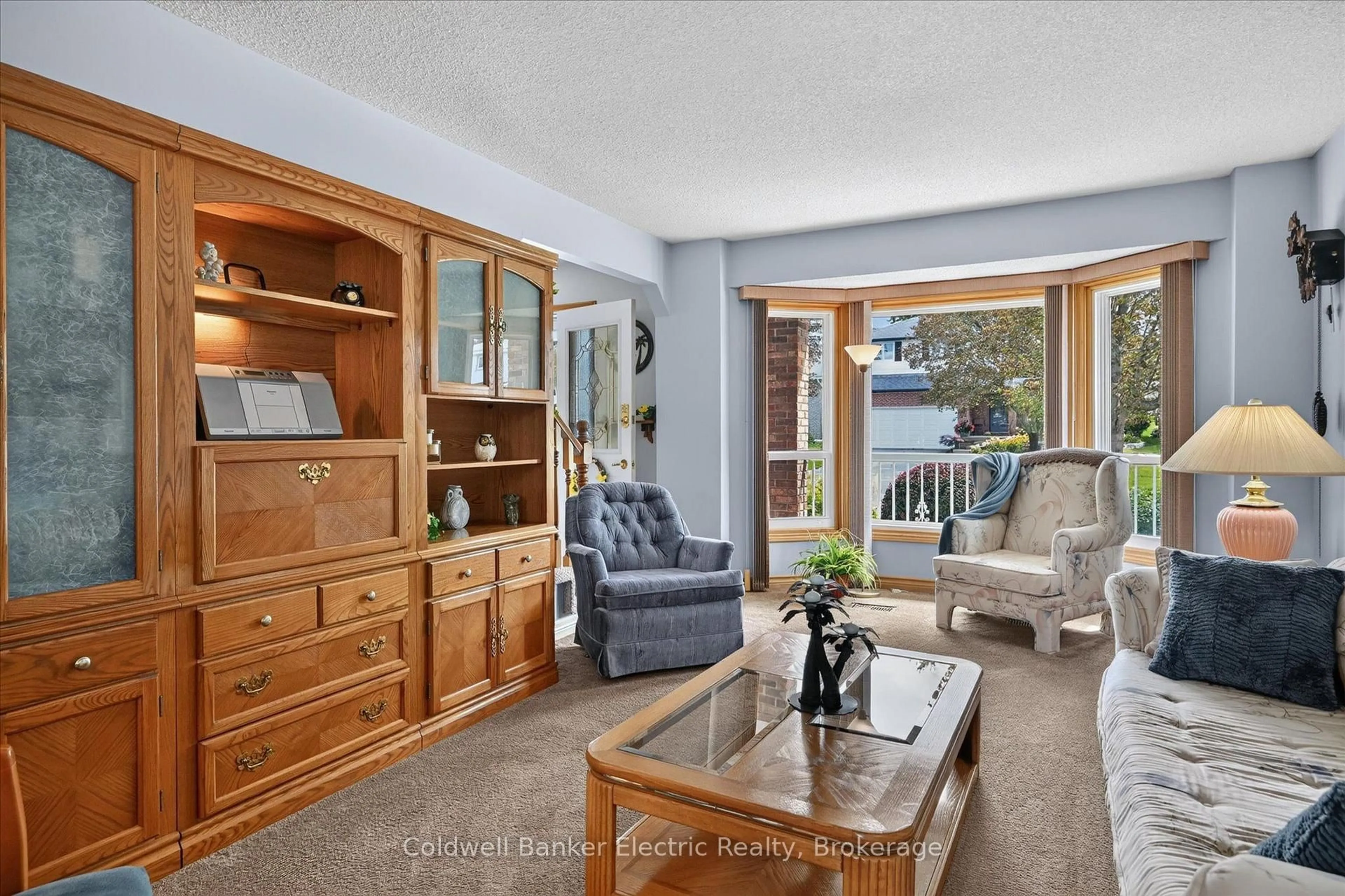 Living room with furniture, wood/laminate floor for 948 Smithside Crt, Peterborough Ontario K9J 8E2