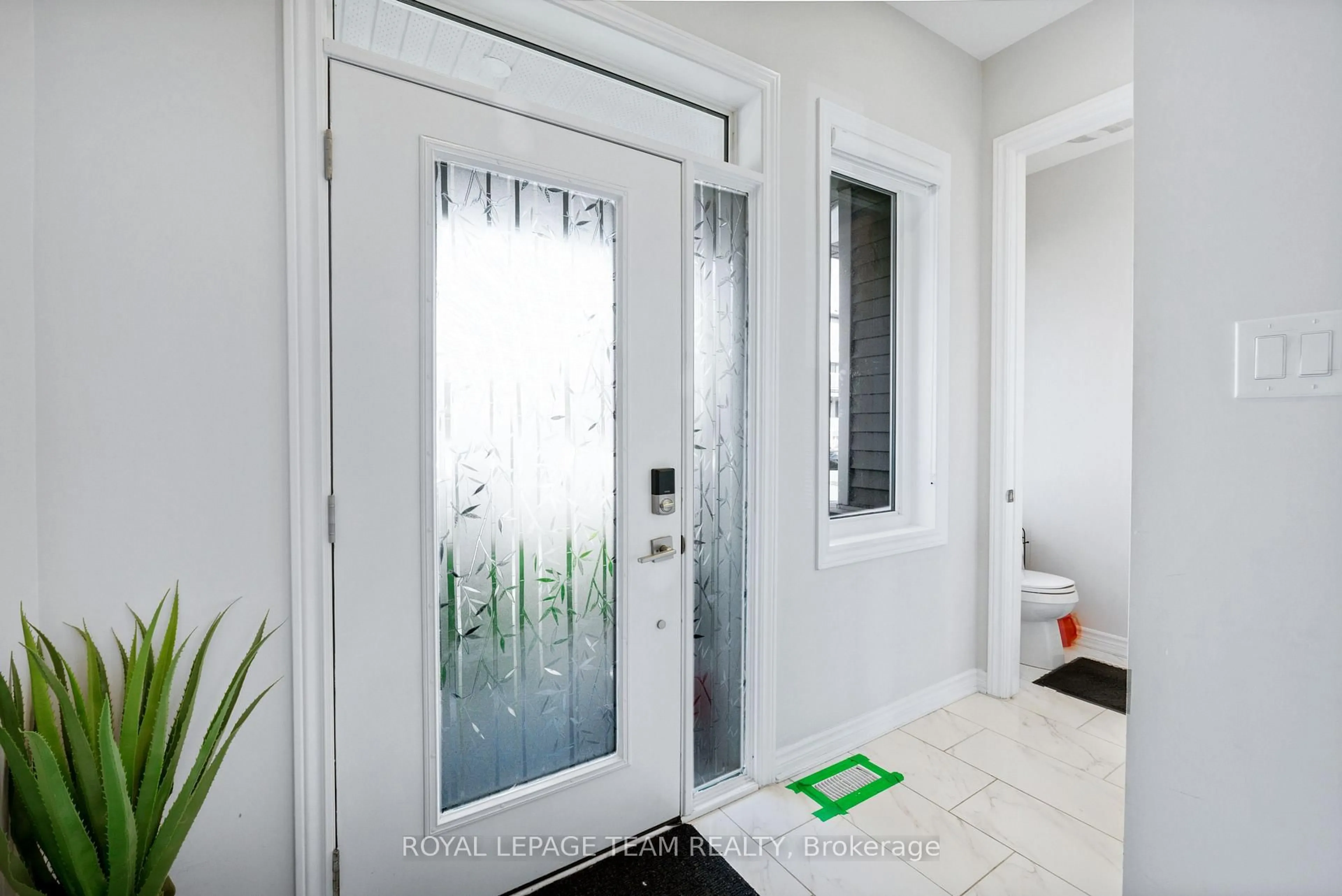 Indoor entryway for 4124 Obsidian St, Ottawa Ontario K2J 6X9