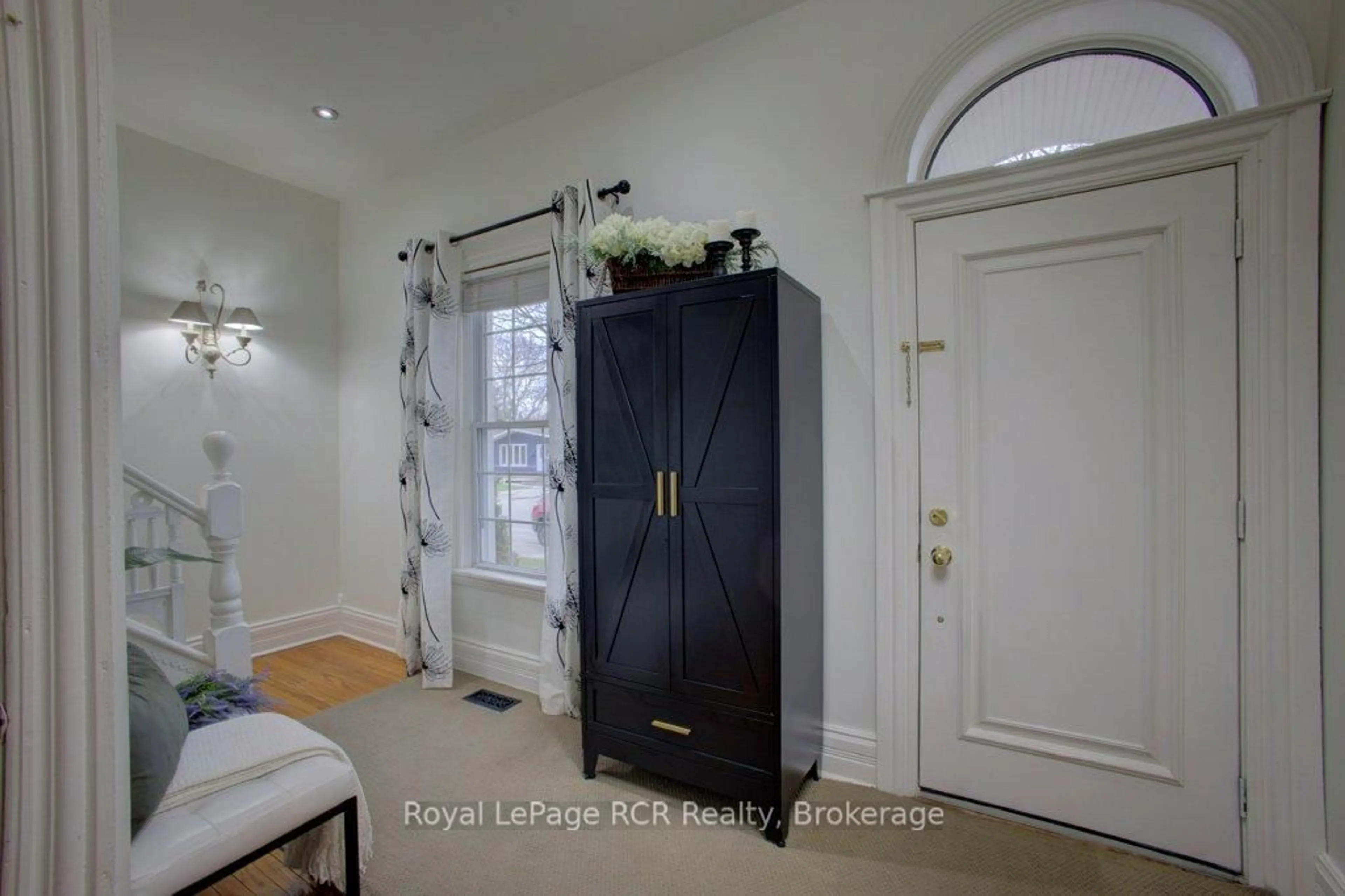 Indoor entryway for 116 Walton St, Wellington North Ontario N0G 1A0