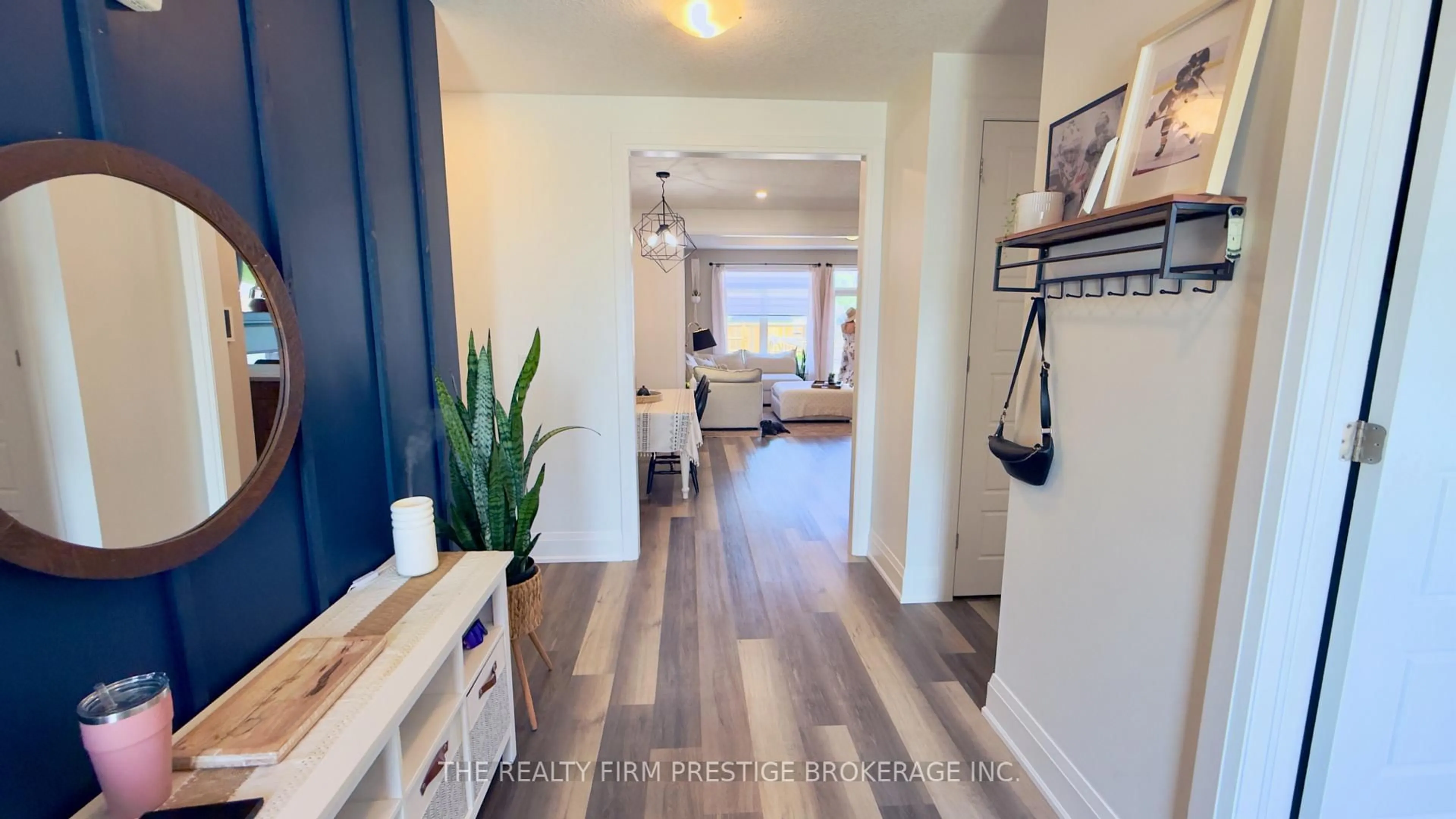 Indoor entryway for 213 Leitch St, Dutton/Dunwich Ontario N0L 1J0