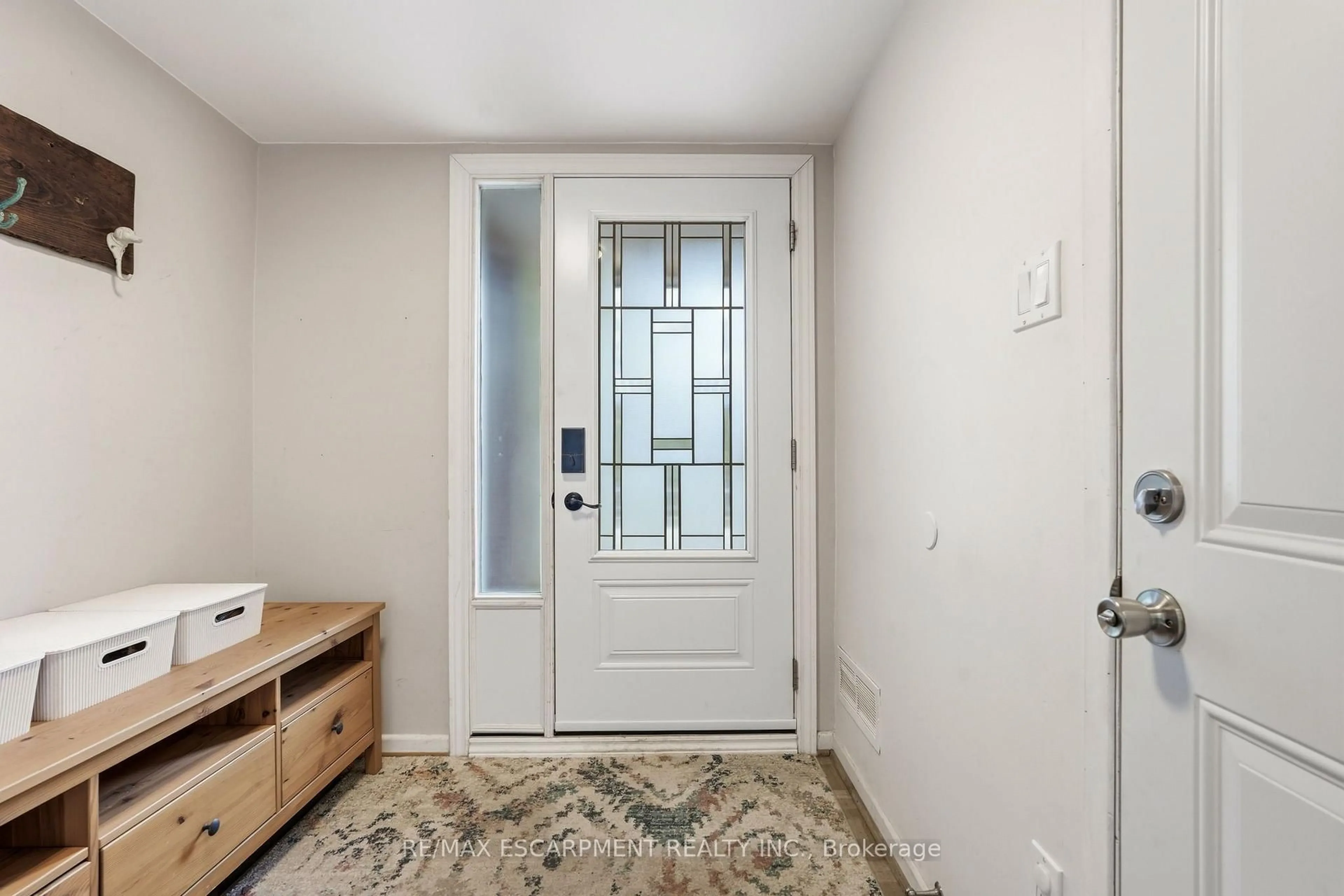 Indoor entryway for 3 Burdock Lane #33, Hamilton Ontario L9H 6E9