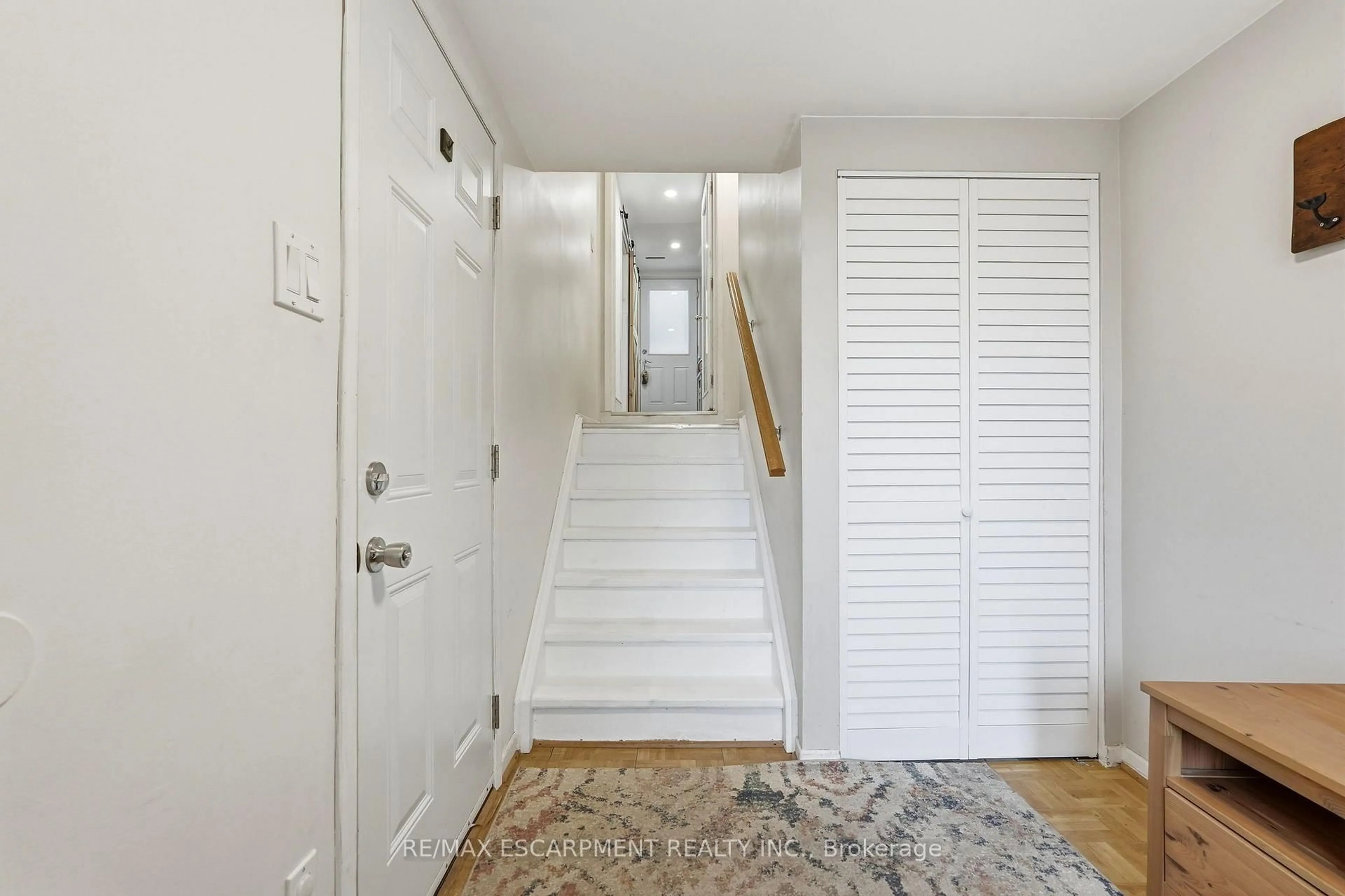 Indoor entryway for 3 Burdock Lane #33, Hamilton Ontario L9H 6E9