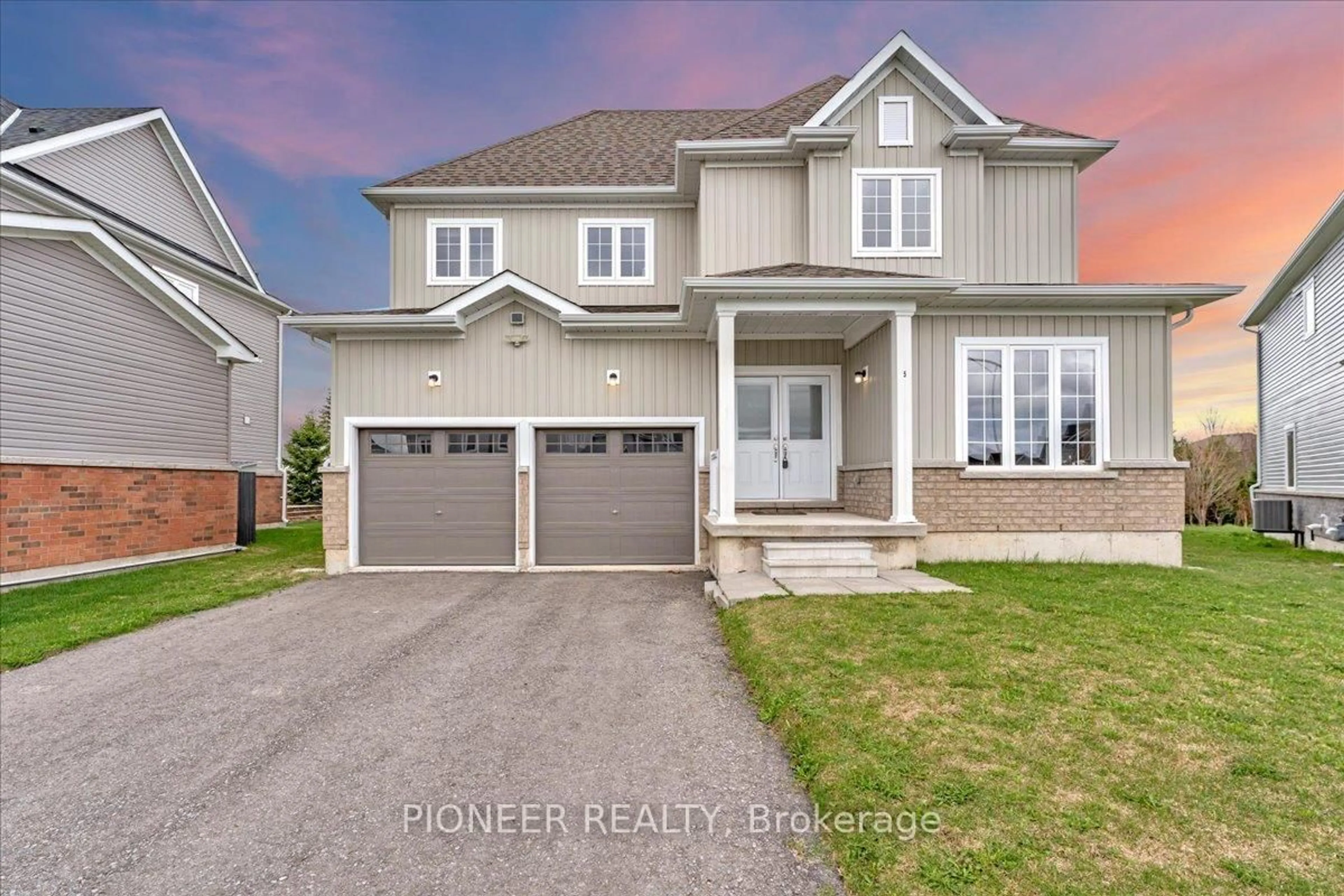 Home with vinyl exterior material, street for 5 Todd Cres, Southgate Ontario N0C 1B0