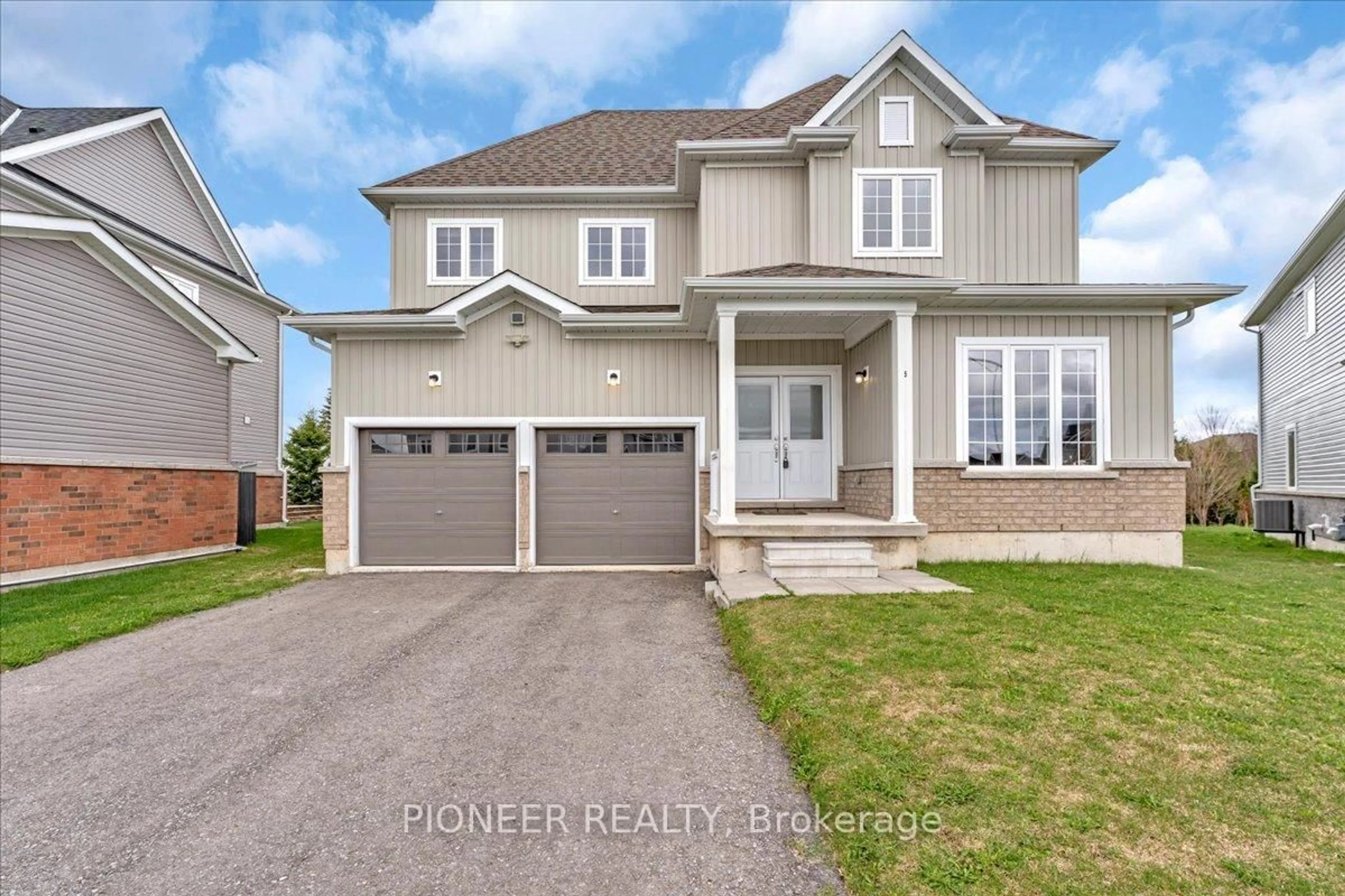 Home with vinyl exterior material, street for 5 Todd Cres, Southgate Ontario N0C 1B0