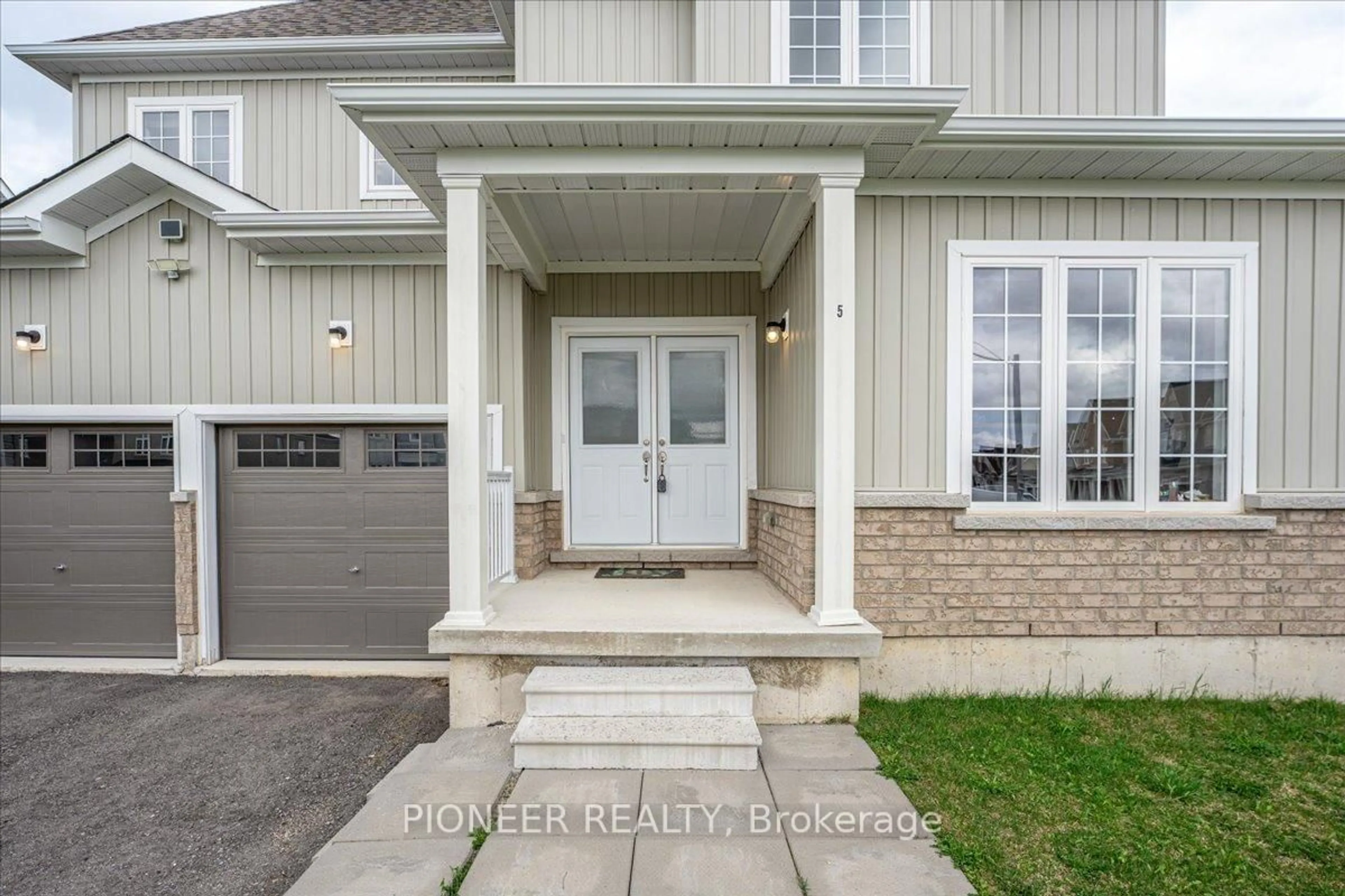 Indoor entryway for 5 Todd Cres, Southgate Ontario N0C 1B0