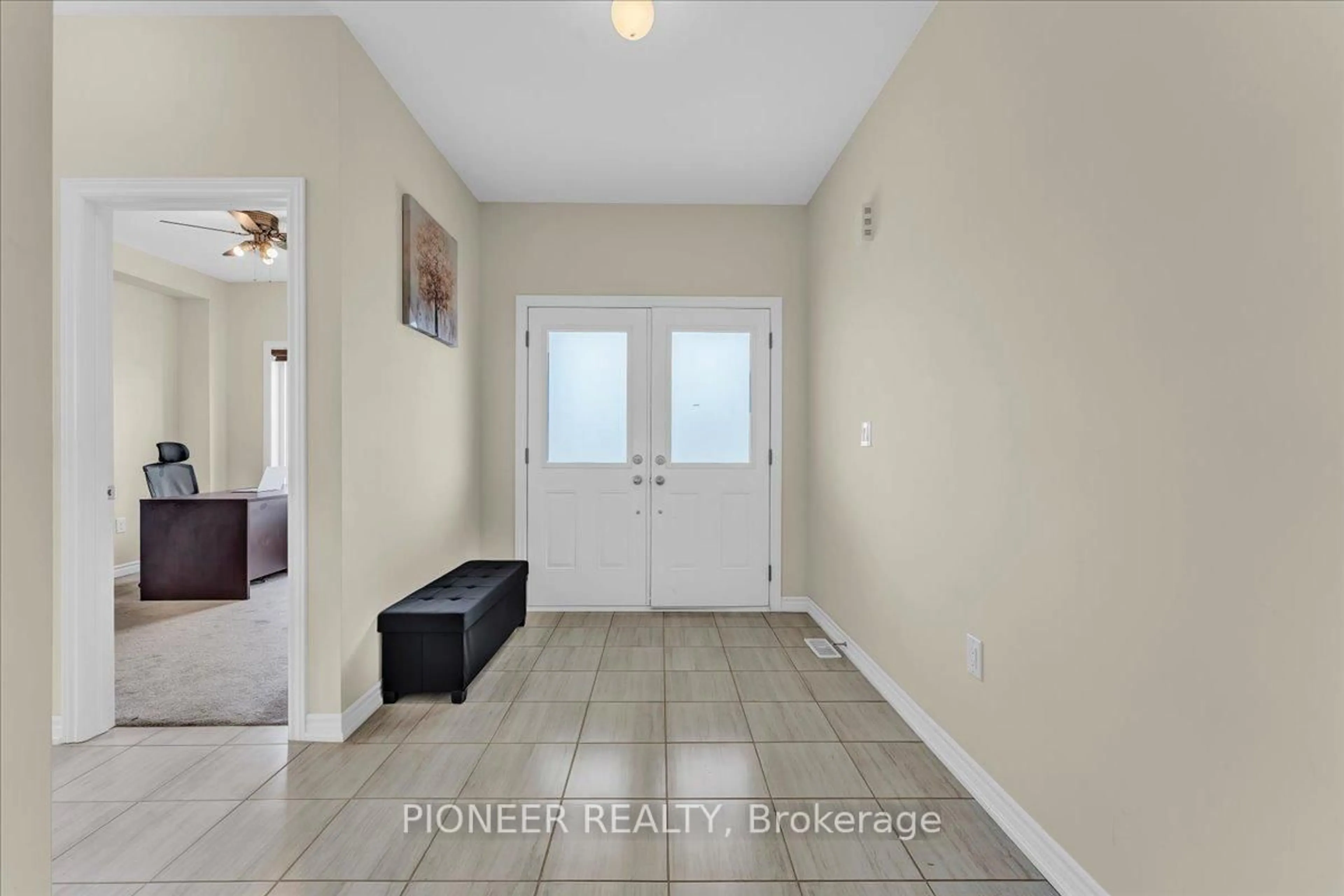 Indoor entryway for 5 Todd Cres, Southgate Ontario N0C 1B0