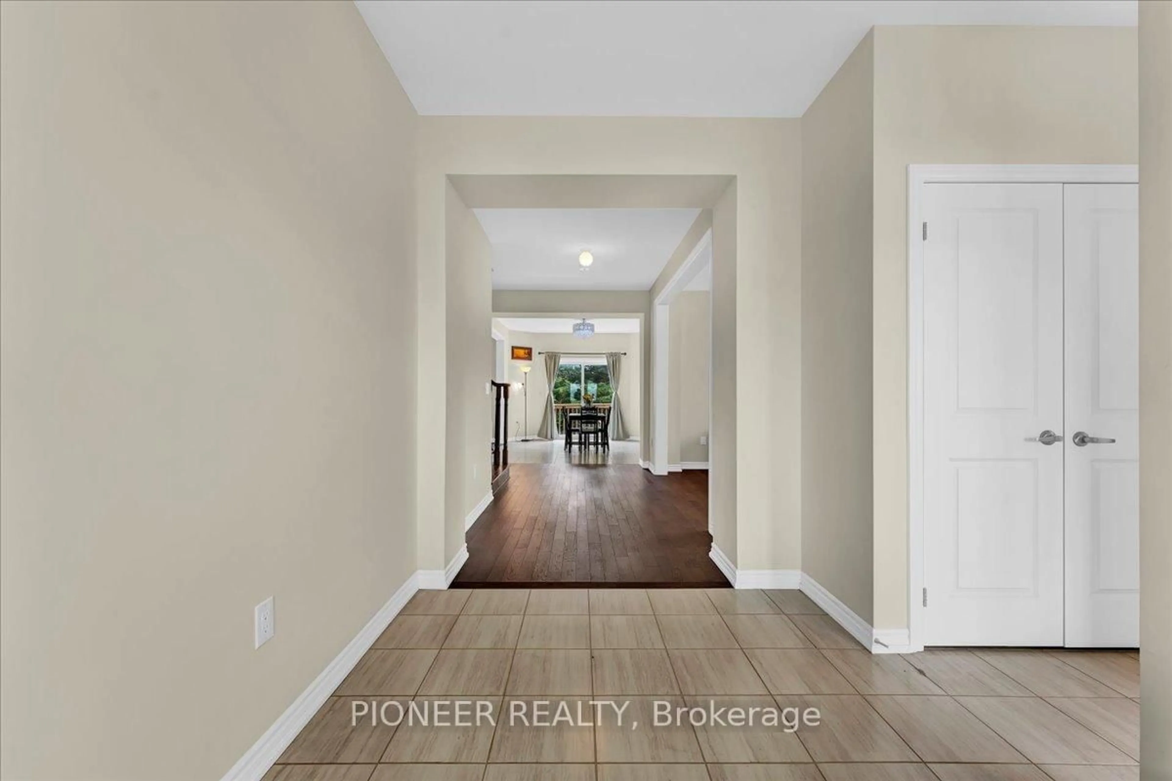Indoor entryway for 5 Todd Cres, Southgate Ontario N0C 1B0