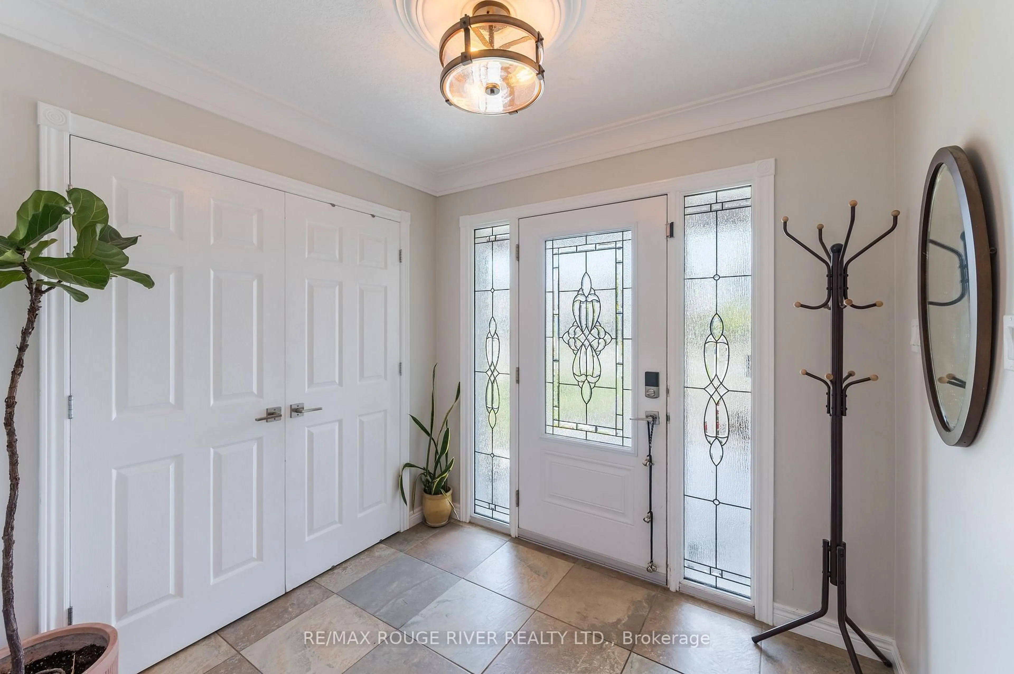 Indoor entryway for 969 Avery Ave, Peterborough Ontario K9J 0G9
