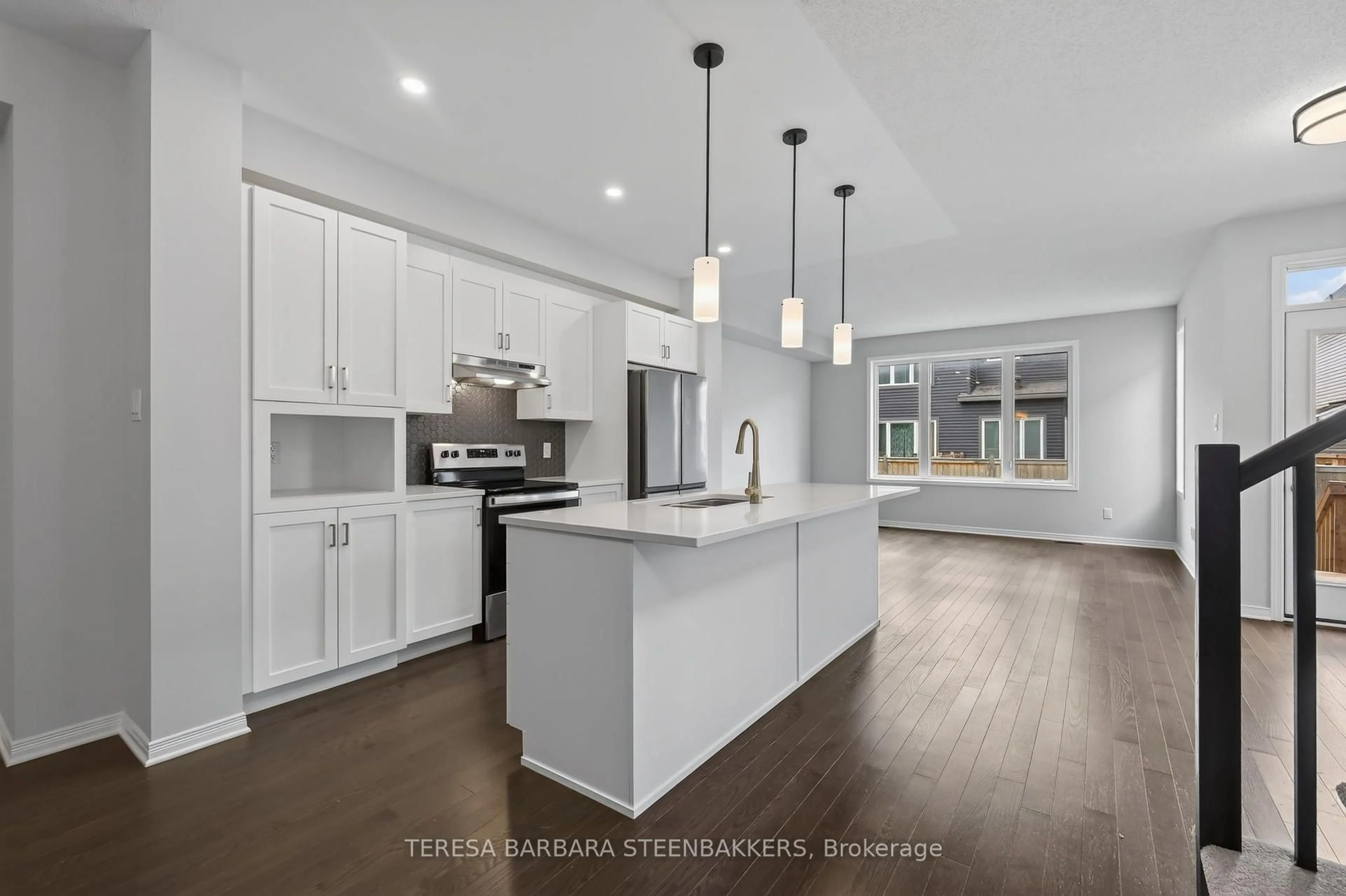 Open concept kitchen, ceramic/tile floor for 689 Taliesin Cres, Ottawa Ontario K2S 2W5